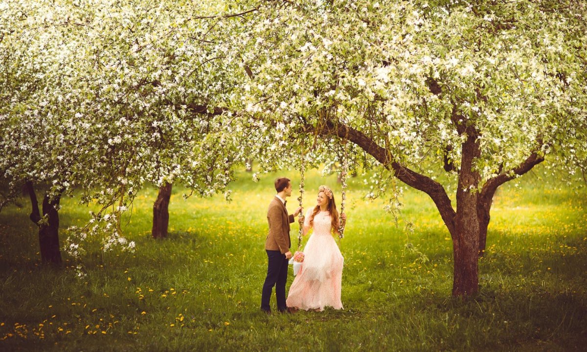 Свадьба в цветущем саду