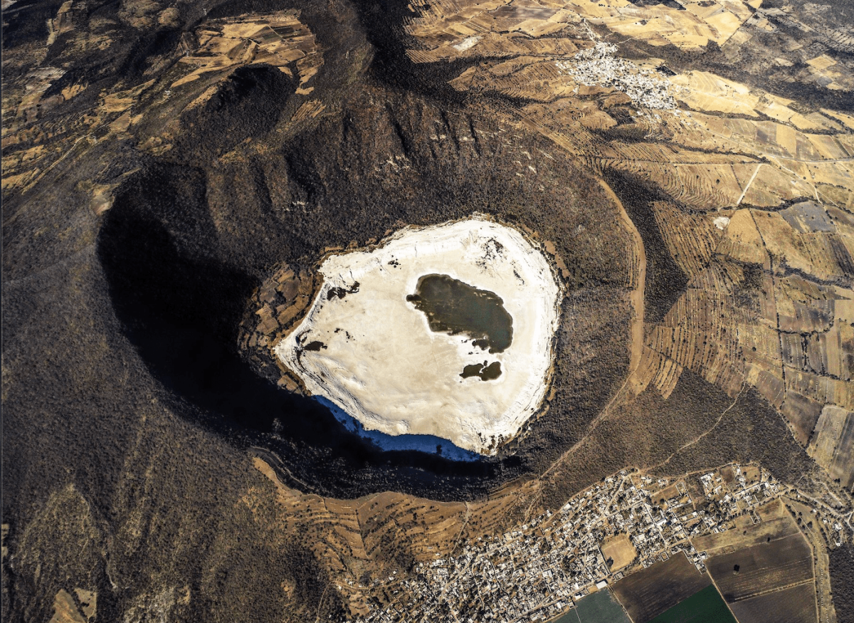 Самый большой кратер на планете. Кратер Чиксулуб. Метеорит Чиксулуб. Чиксулуб в Мексике. Чиксулуб (Chicxulub Crater), Мексика.