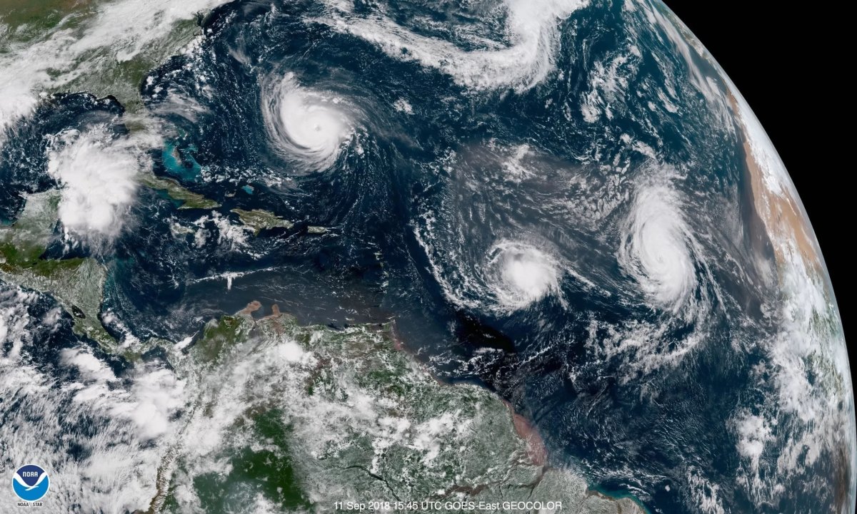Ураган вид из космоса