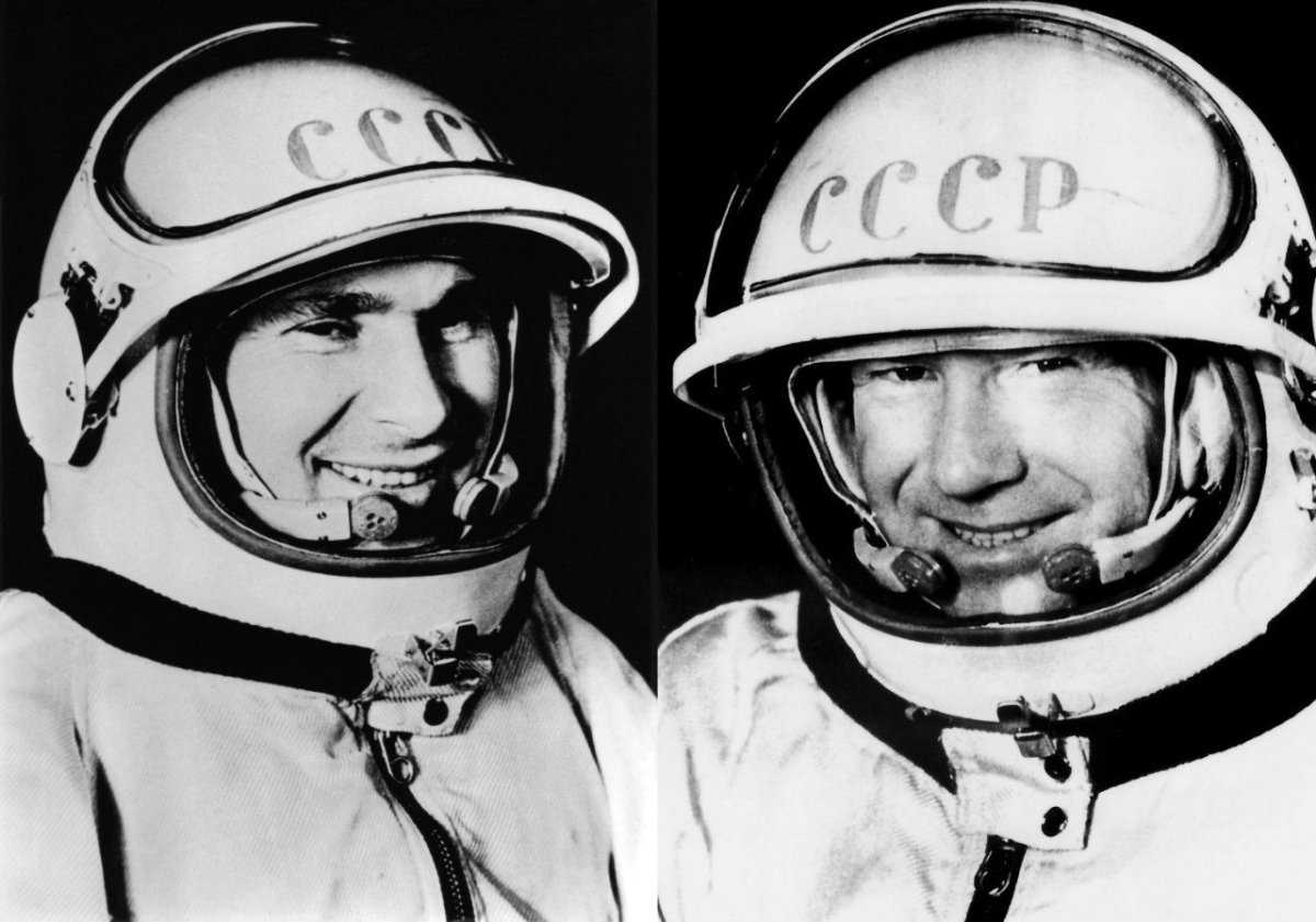 Леонов и Беляев в космосе