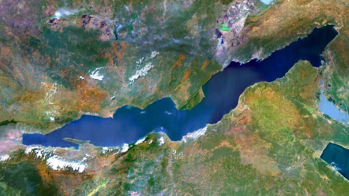 Озеро Танганьика из космоса