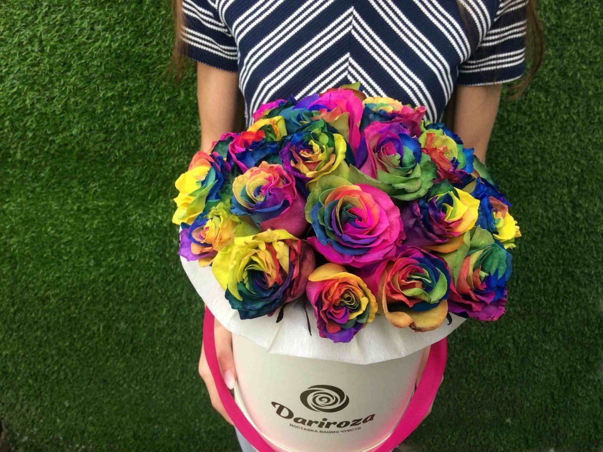 Красивые букеты из разноцветных роз