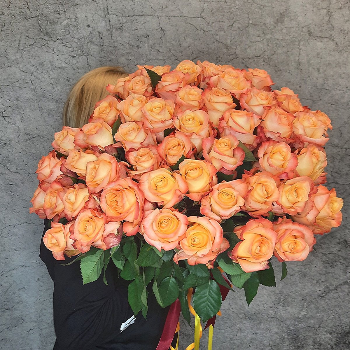 Красивый букет оранжевых роз