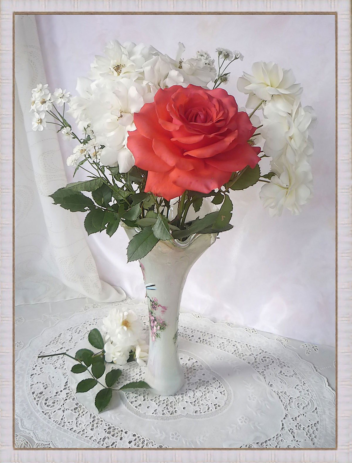 Красивые цветы в вазе