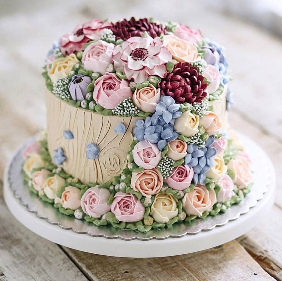 Красивый торт с цветами