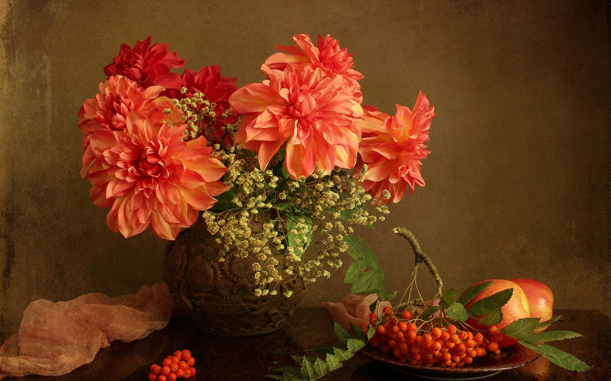 Осенние цветы в вазе