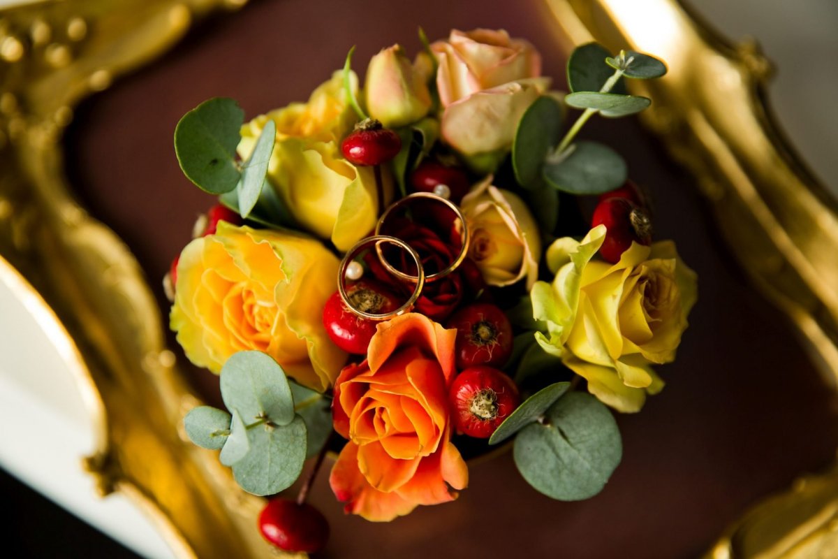 Букет цветов на золотую свадьбу