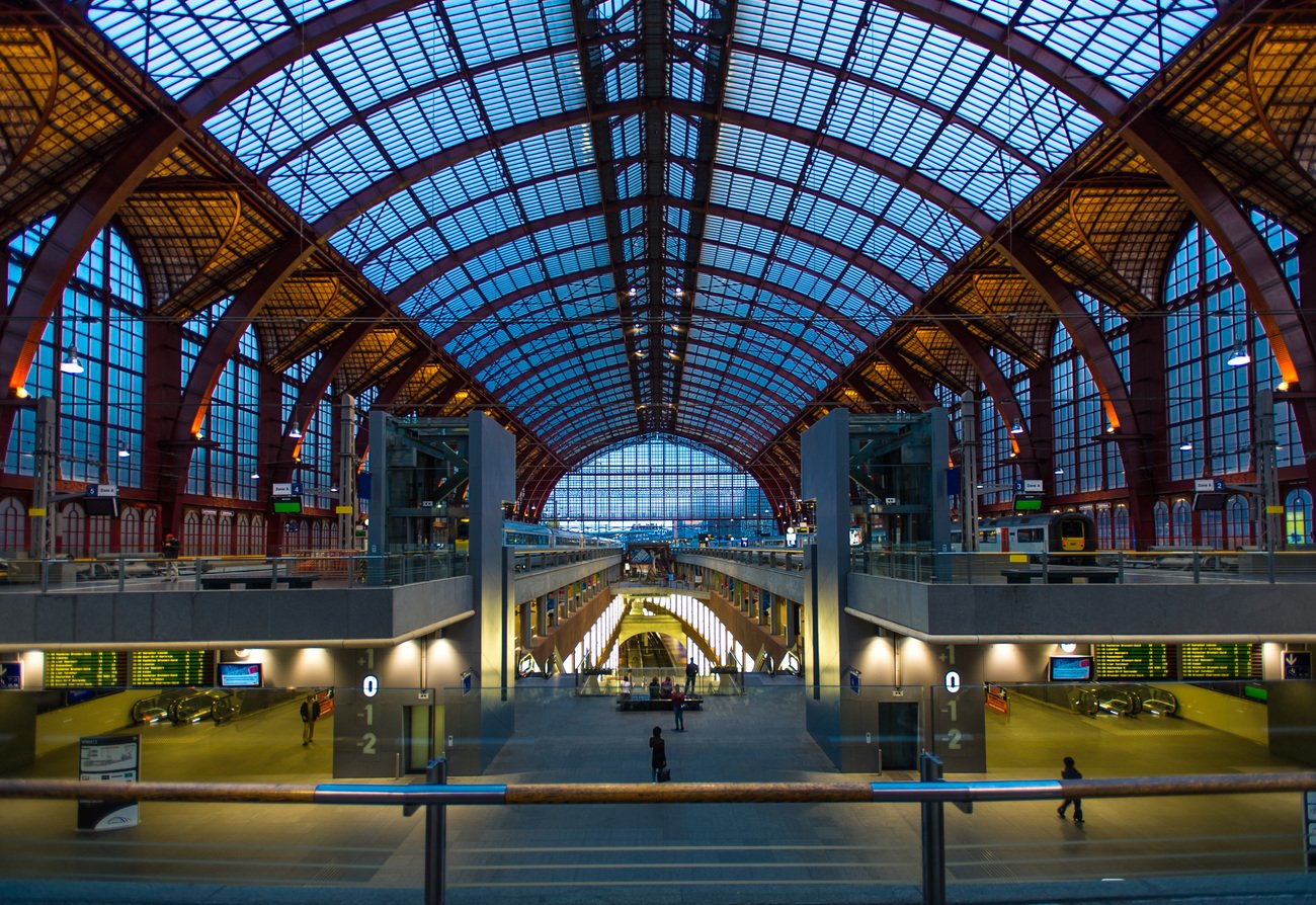 Центральный вокзал телефон. Вокзал Антверпен-Центральный Бельгия. Вокзал в Бельгии Антверпен. Вокзал Антверпен-Центральный вокзал Антверпен-Центральный. Железнодорожный вокзал Антверпена.