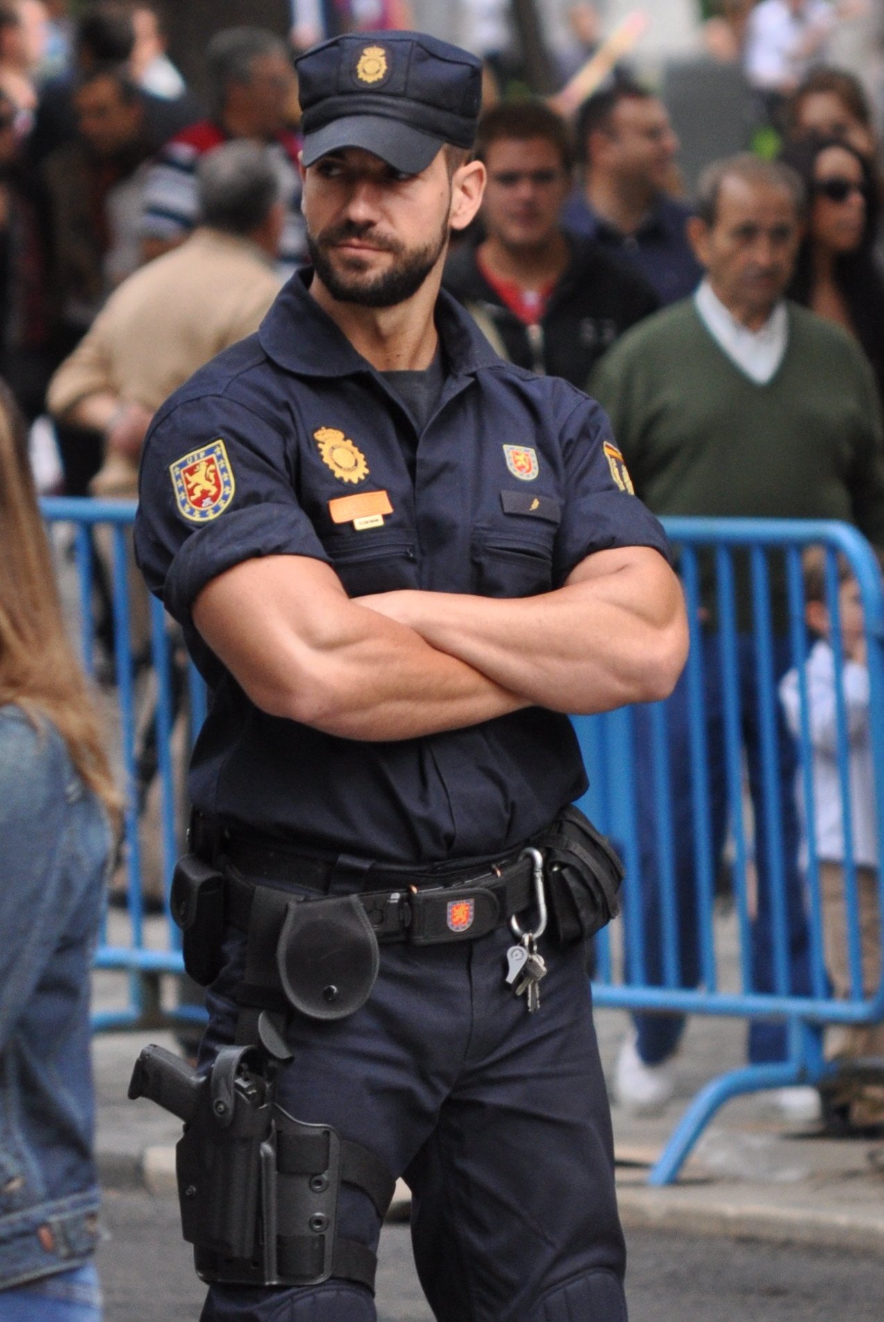 Самого крутого полицейского. Красивый полицейский. Форма испанских полицейских. Американский полицейский. Брутальный полицейский.