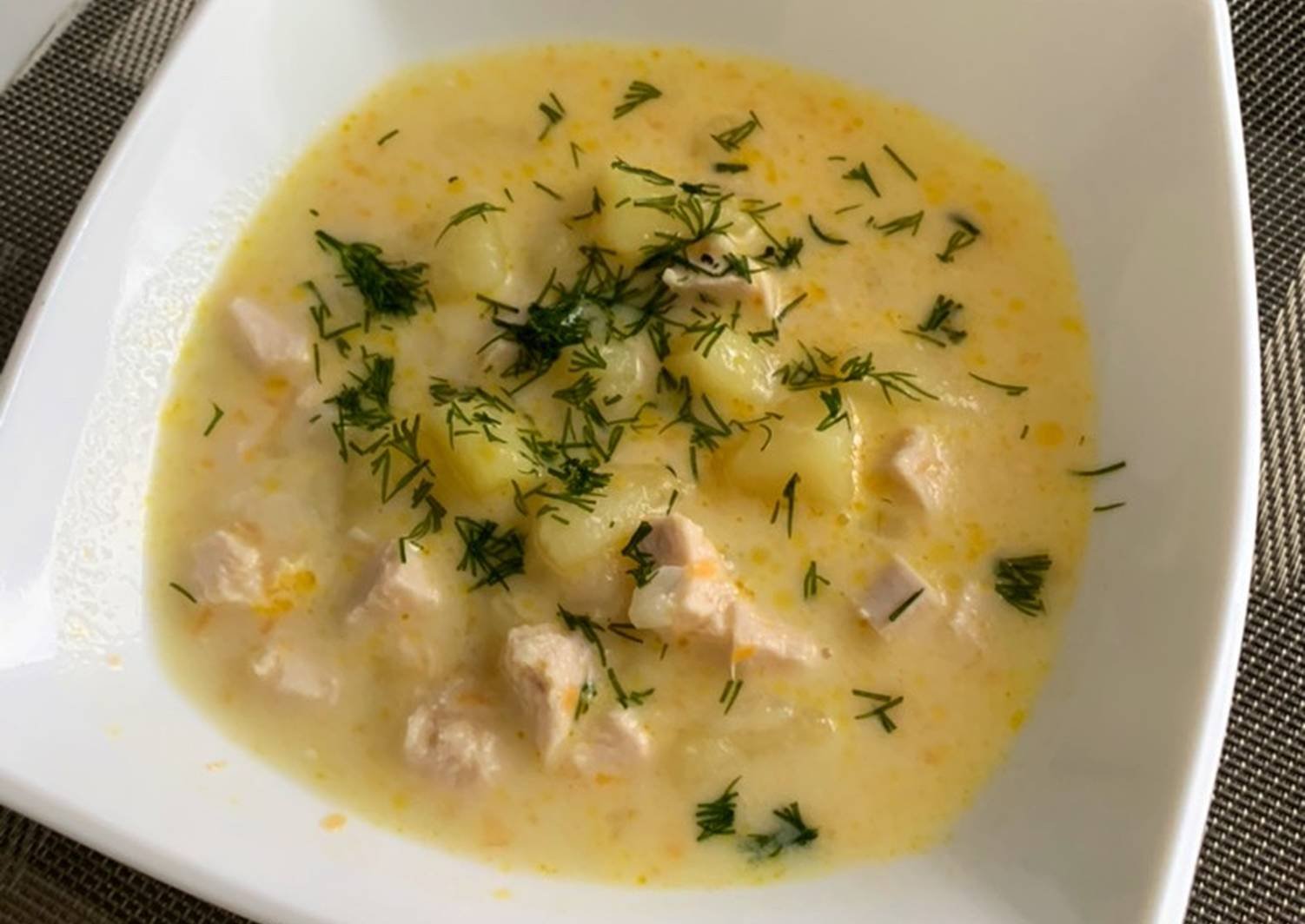 Рецепт сырного супа без плавленного сыра. Куриный суп с плавленым сыром. Куриный сырный суп. Суп с плавленным сыром и курицей. Куриный суп с плавленным сыром.
