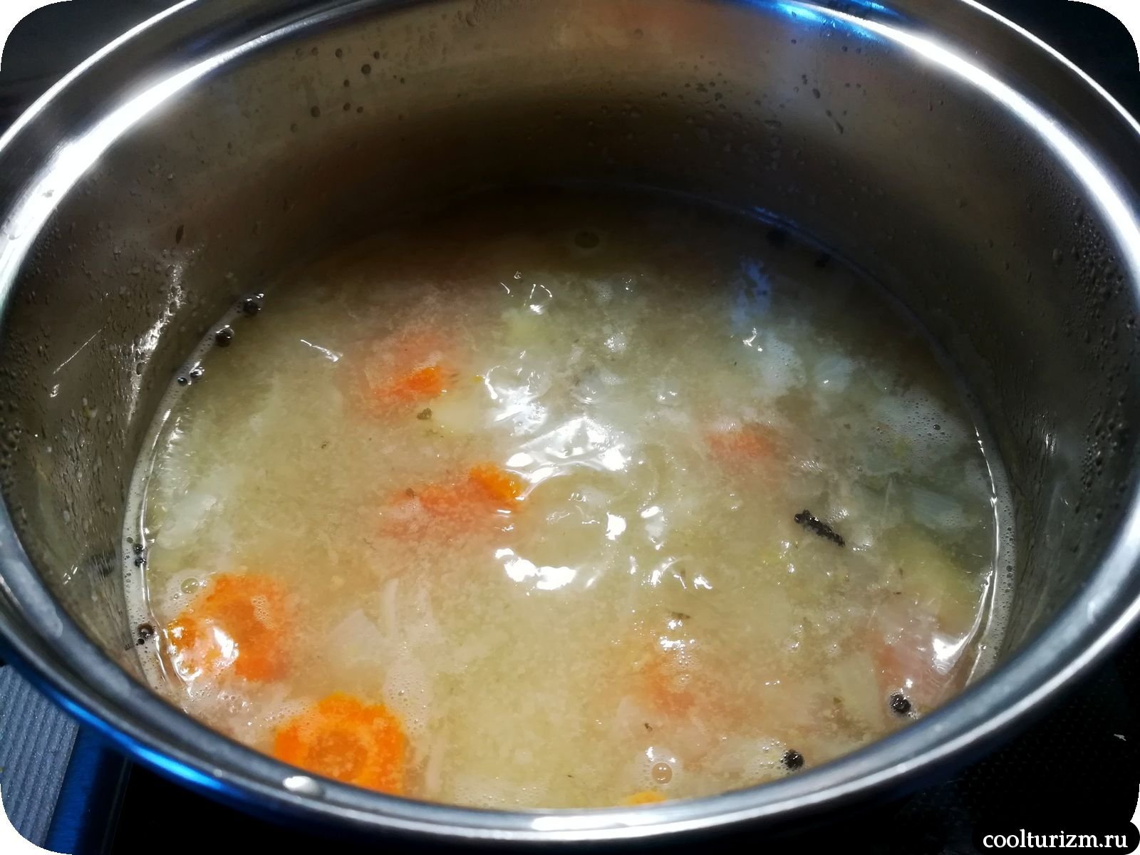 Сварить суп на воде. Варка супа. Вареный суп. Варит суп. Что такое суп кипятим.
