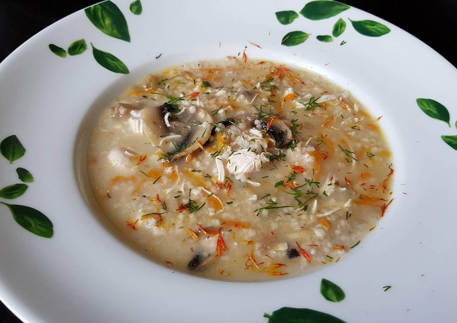 Грибной суп курогрудь. Курино грибной суп. Суп с шампиньонами. Суп с шампиньонами и курицей. Грибной суп с курицей и плавленным сыром