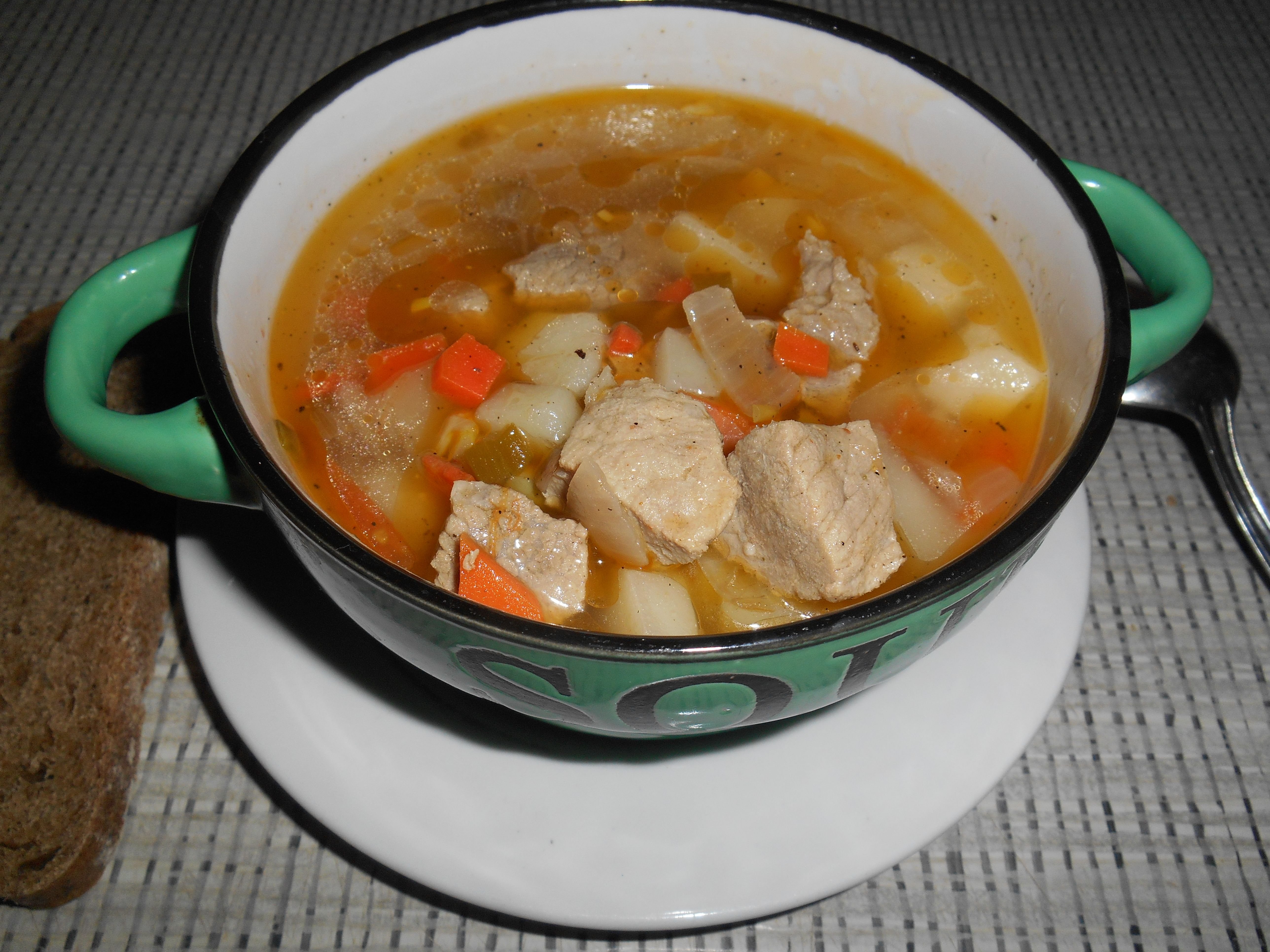 Суп со свининой простой рецепт. Суп со свининой. Суп свинина картофель. Суп на косточке свинины с картошкой. Суп с косточками.