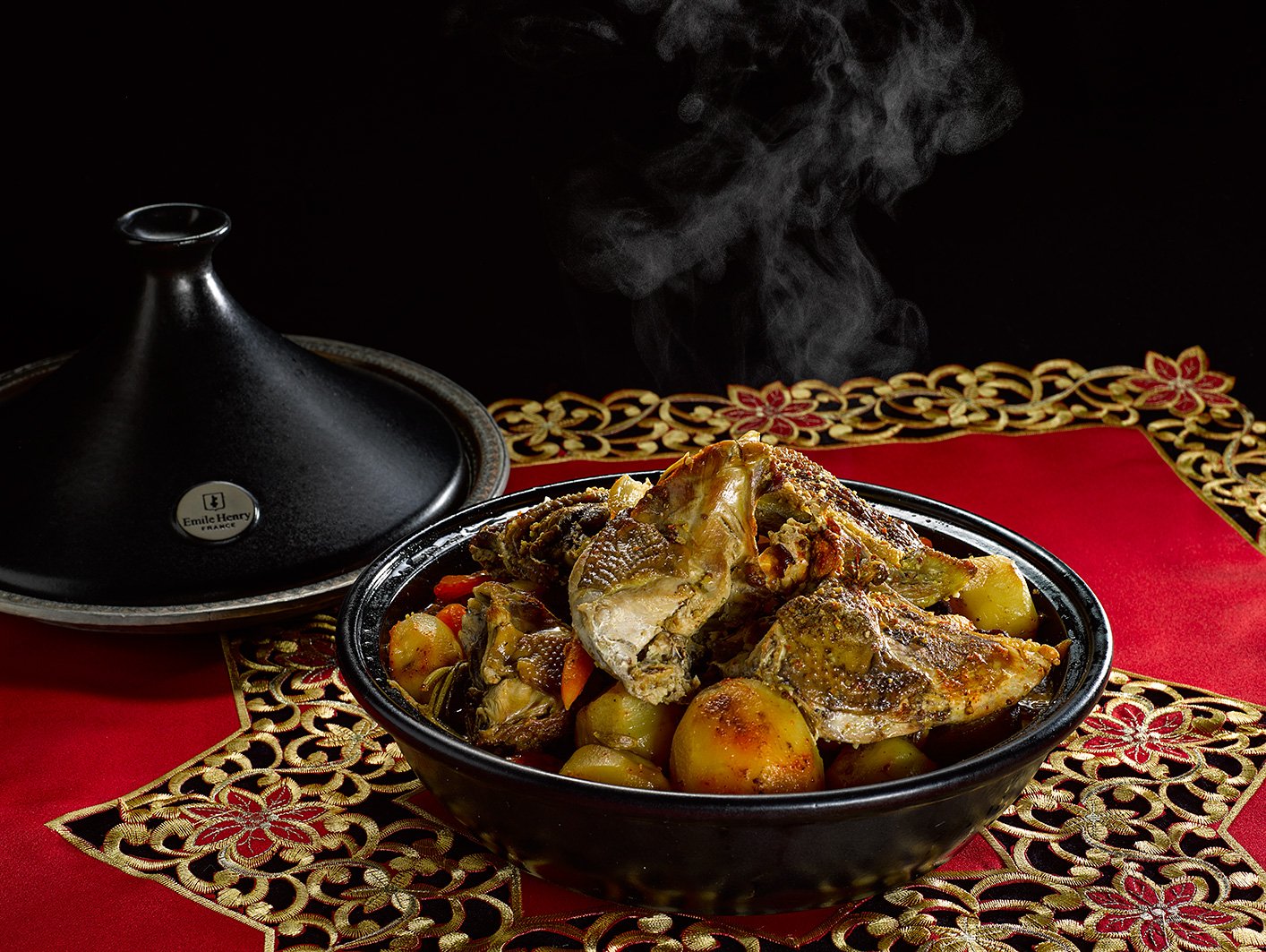 Ближайшая узбекская кухня. Таджин в таджине Марокко. Марокканская кухня тажин. Афганский таджин. Таджин блюдо Марокко.
