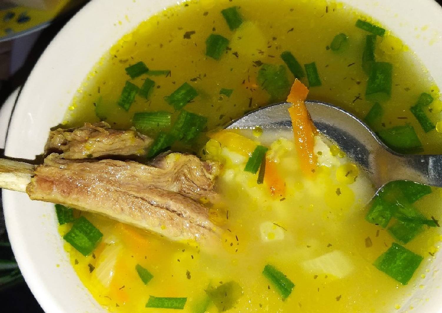 Как сварить суп с рисом и картошкой. Суп с рисом. Куриный суп с рисом. Куриный суп с рисом и картошкой. Рисовый суп на курином бульоне.