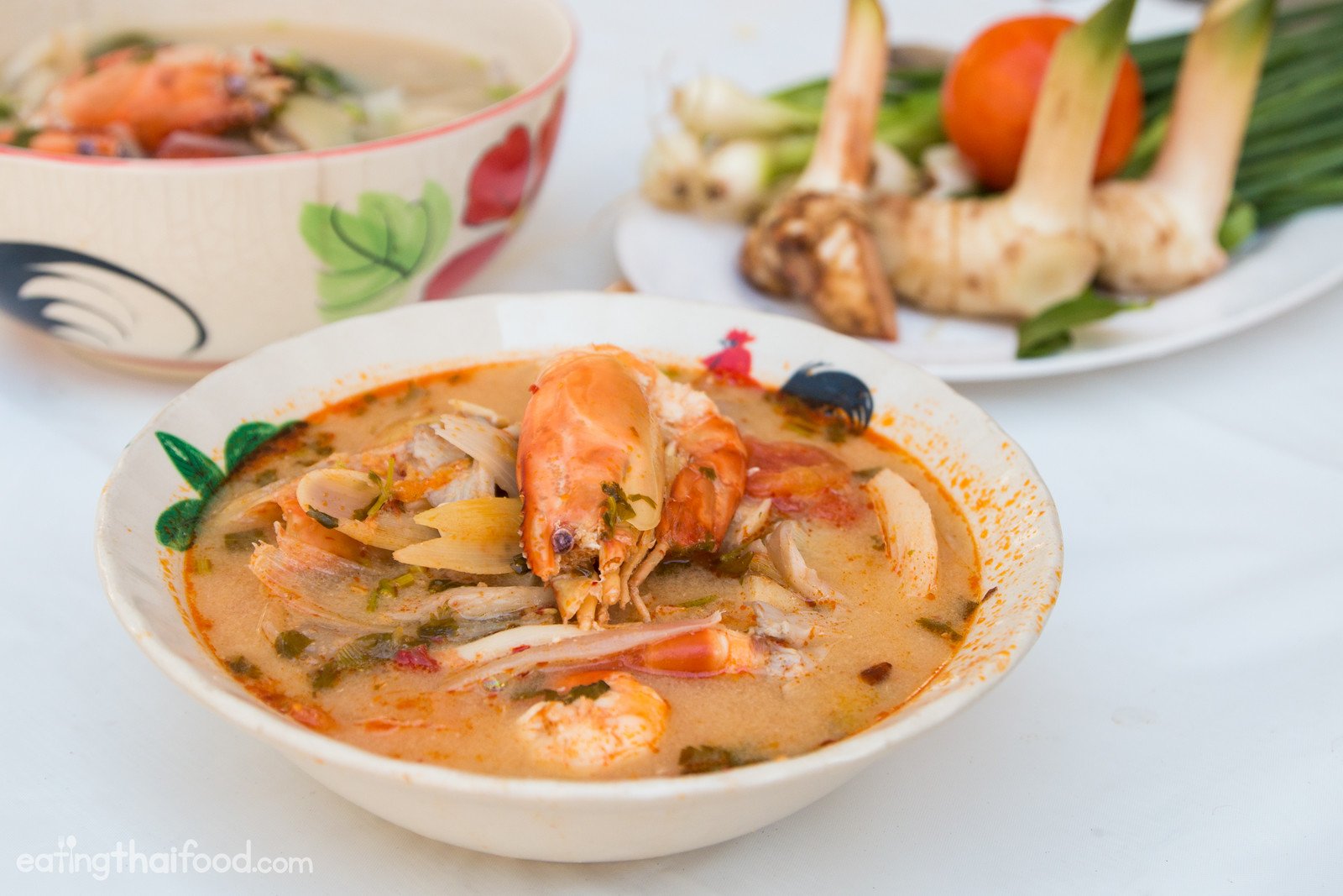 Морепродукты с пастой том ям. Tom Yum суп. Суп Tom Yum (том ям). Тайский суп том ям с креветками. Thai Tom Tom Yum Goong.