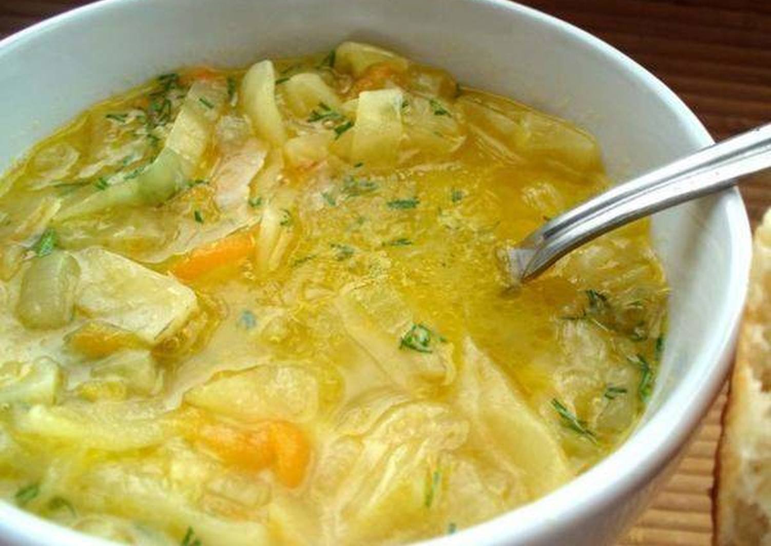 Рецепт куриного супа с капустой. Суп с капустой. Капустный суп. Щи. Овощной суп с капустой.