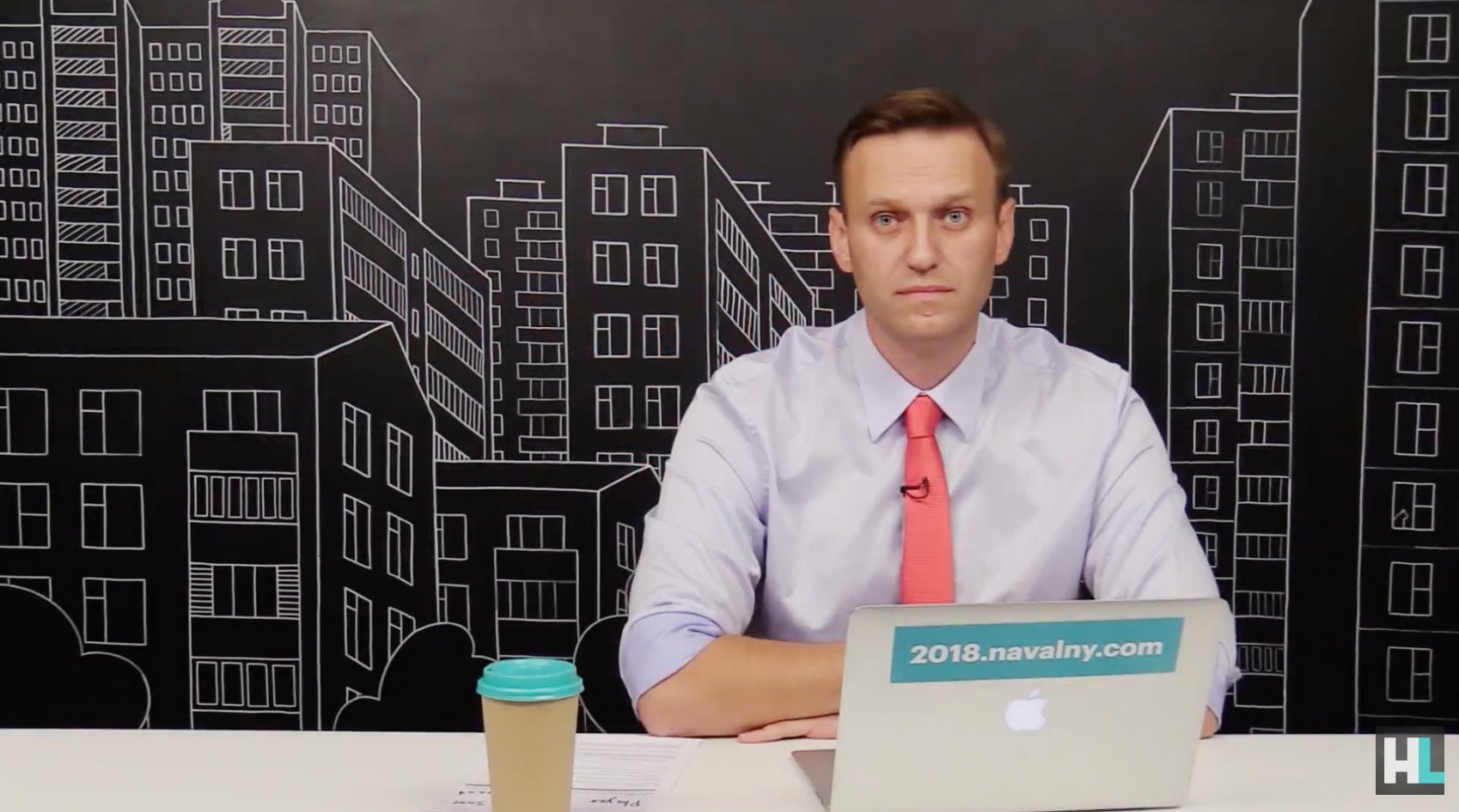 Блогера навального. Навальный в студии. Фон Навального. Навальный Live.