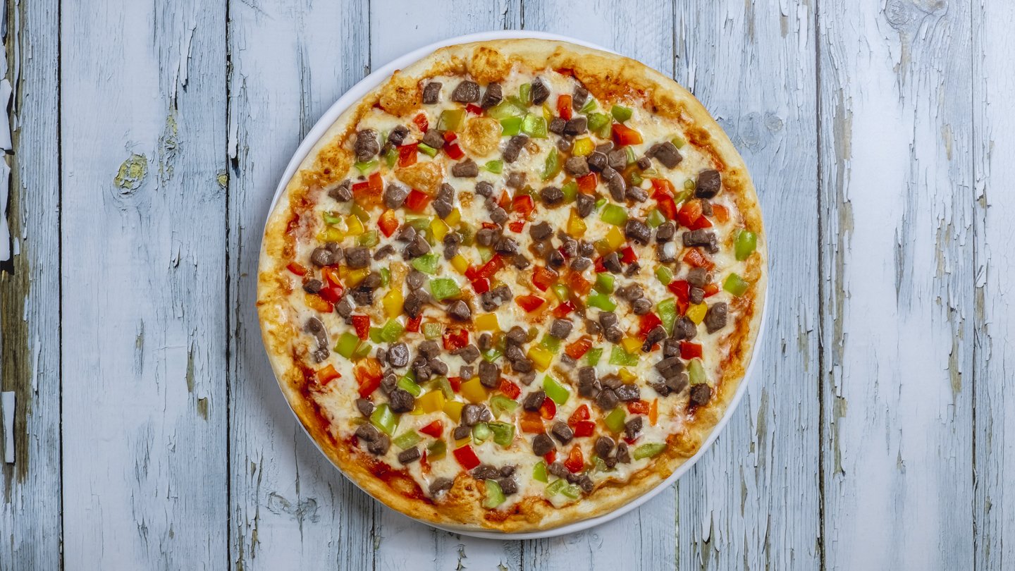 три пиццы одна с фруктами овощами и соусом фото 28