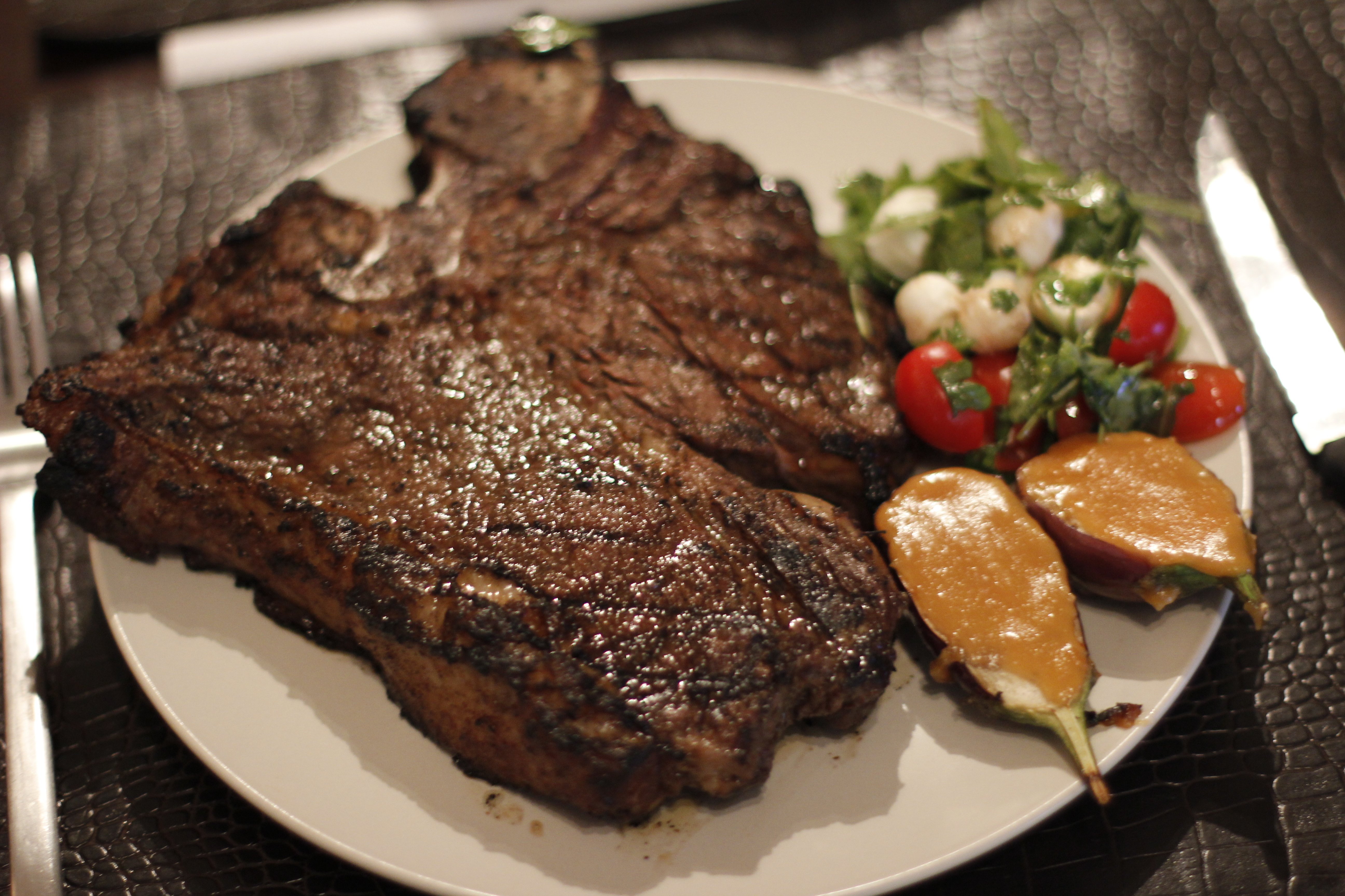 T bone. Стейк тибон и Рибай. Рибай тибон томагавк. Стейк тибон и томагавк. Tomahawk Steak.