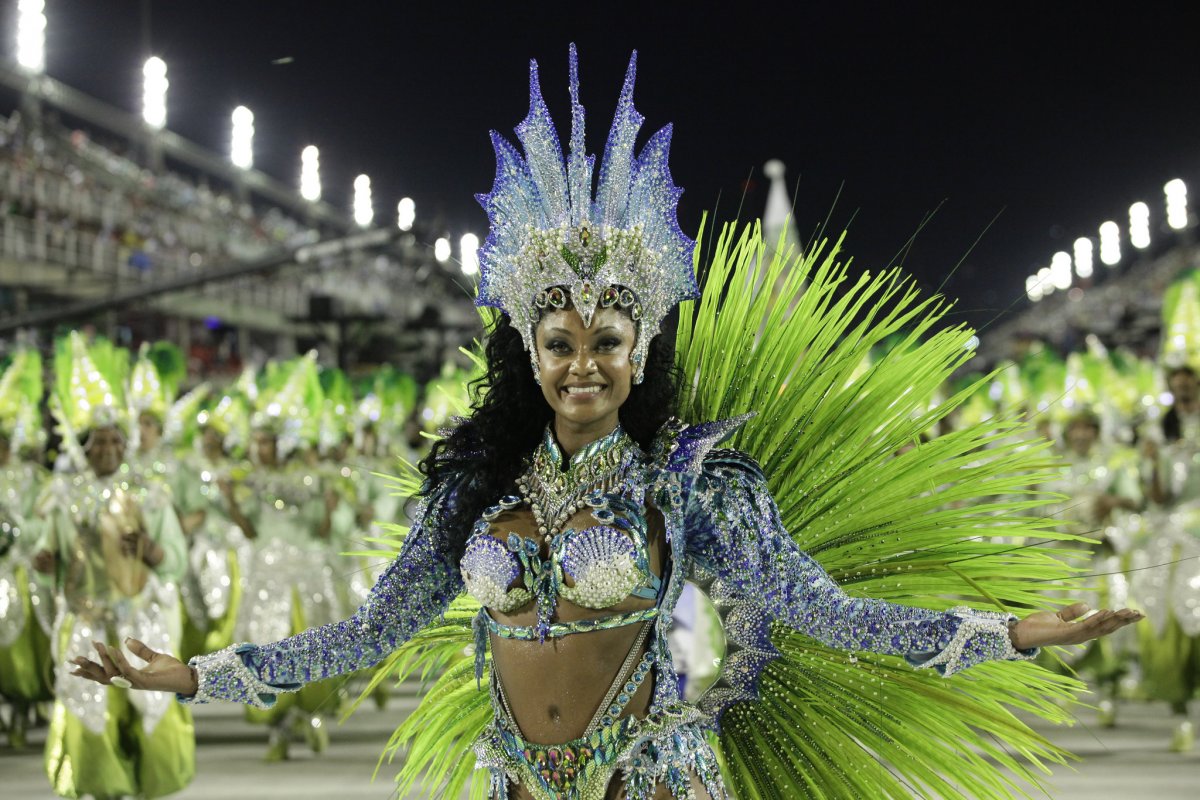 Brazil costume: изображения без лицензионных платежей