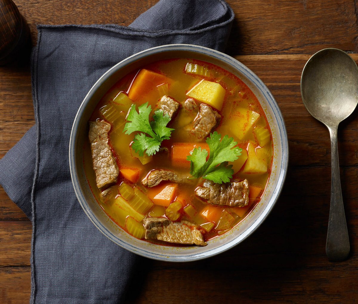 Meat soup. Тутмаджи суп. Харчо лагман. Суп из говядины. Суп на говяжьем бульоне.