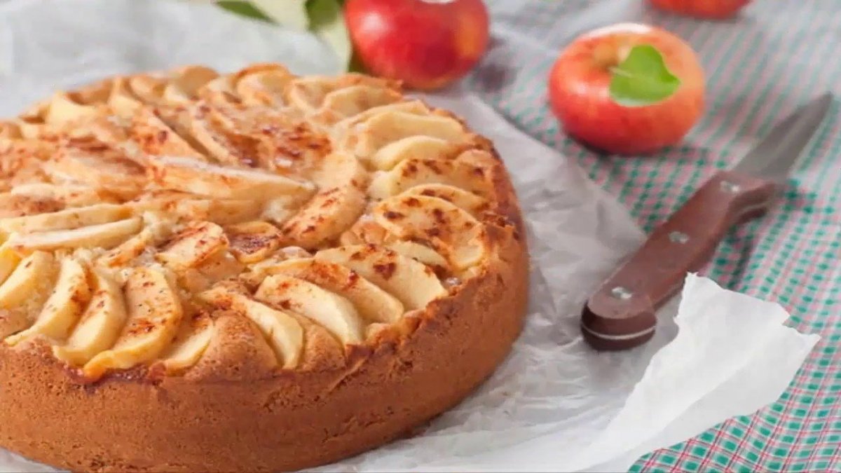 Пирог шарлотка с яблоками