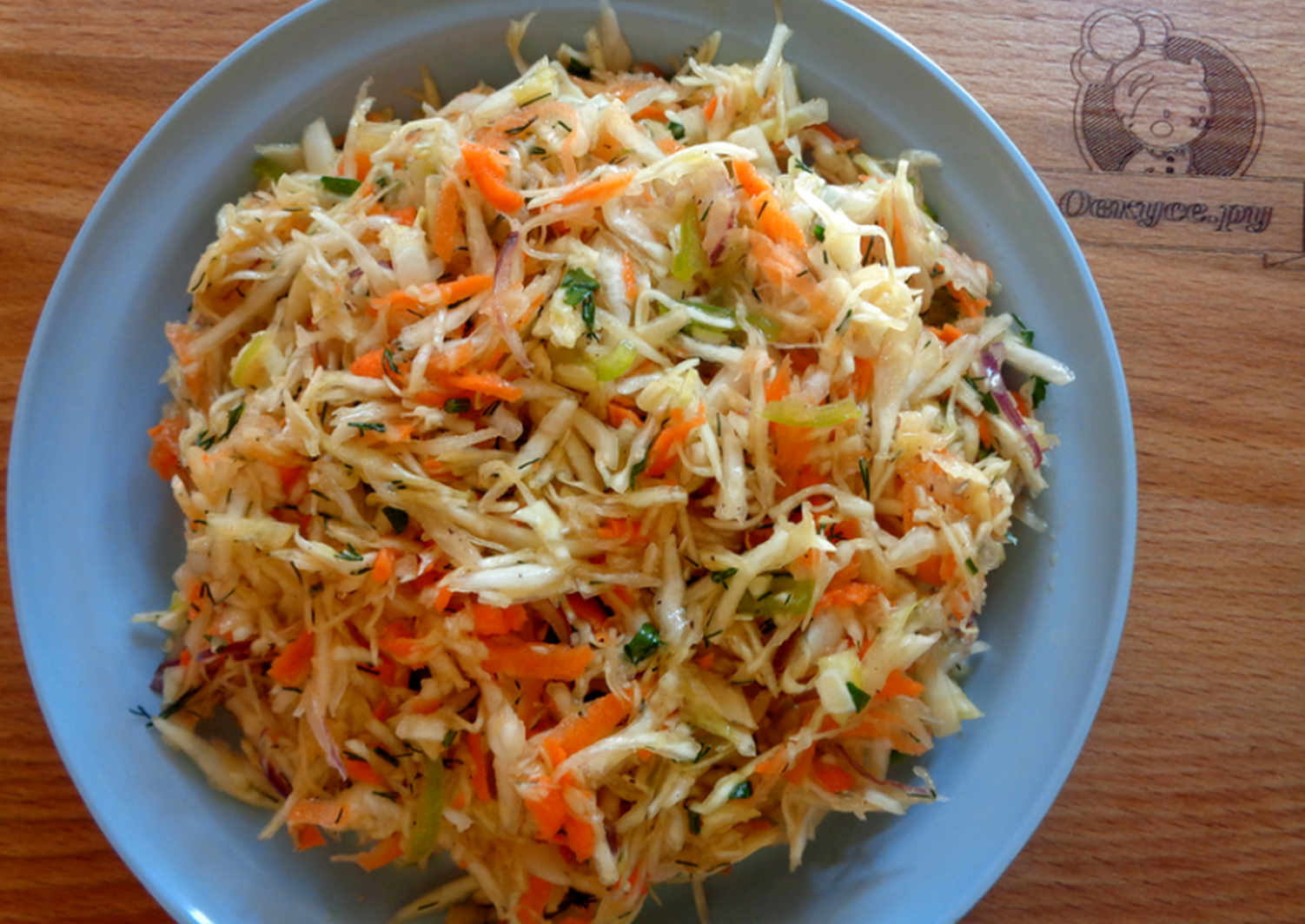 Рис капуста морковь лук рецепт. Салат витаминный. Салат с капустой и морковкой. Салат витаминный из капусты.