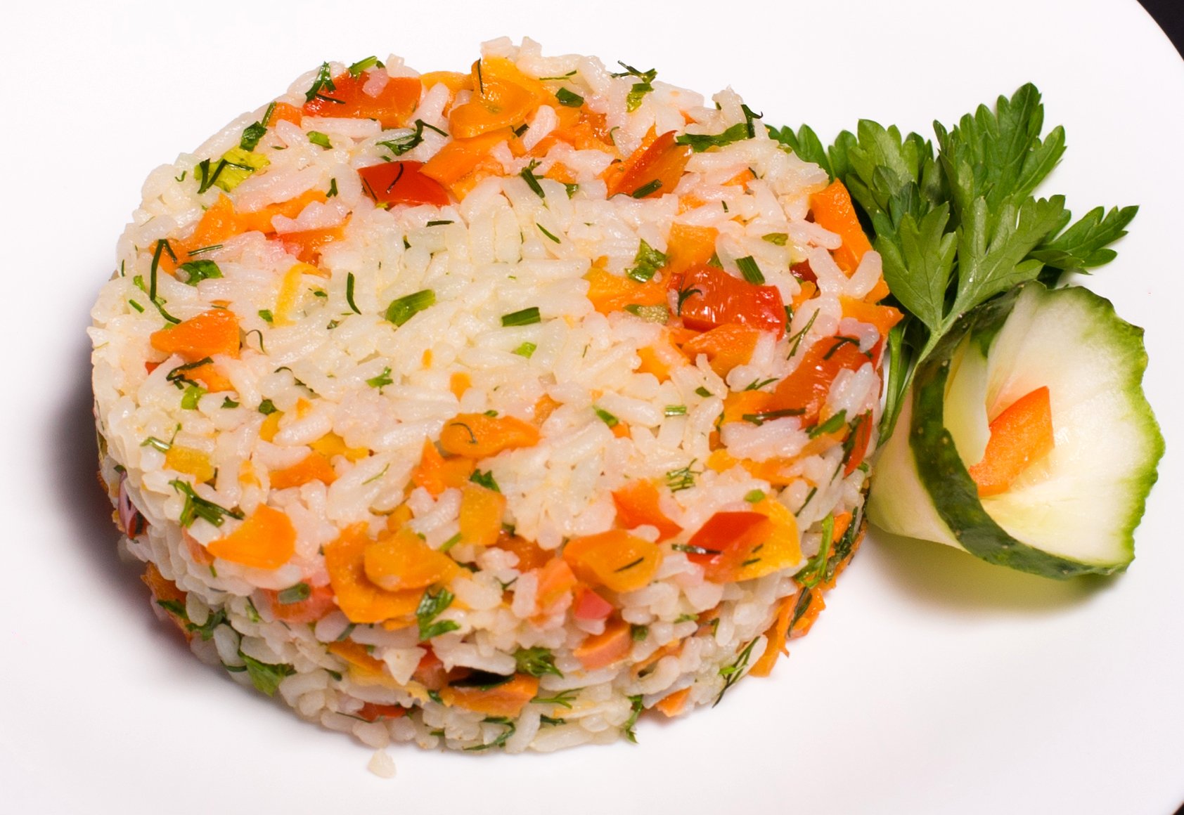 Вкусный рис с морковью и луком. Рис с овощами. Рис отварной с овощами. Рис с морковью. Рис с овощами на гарнир.