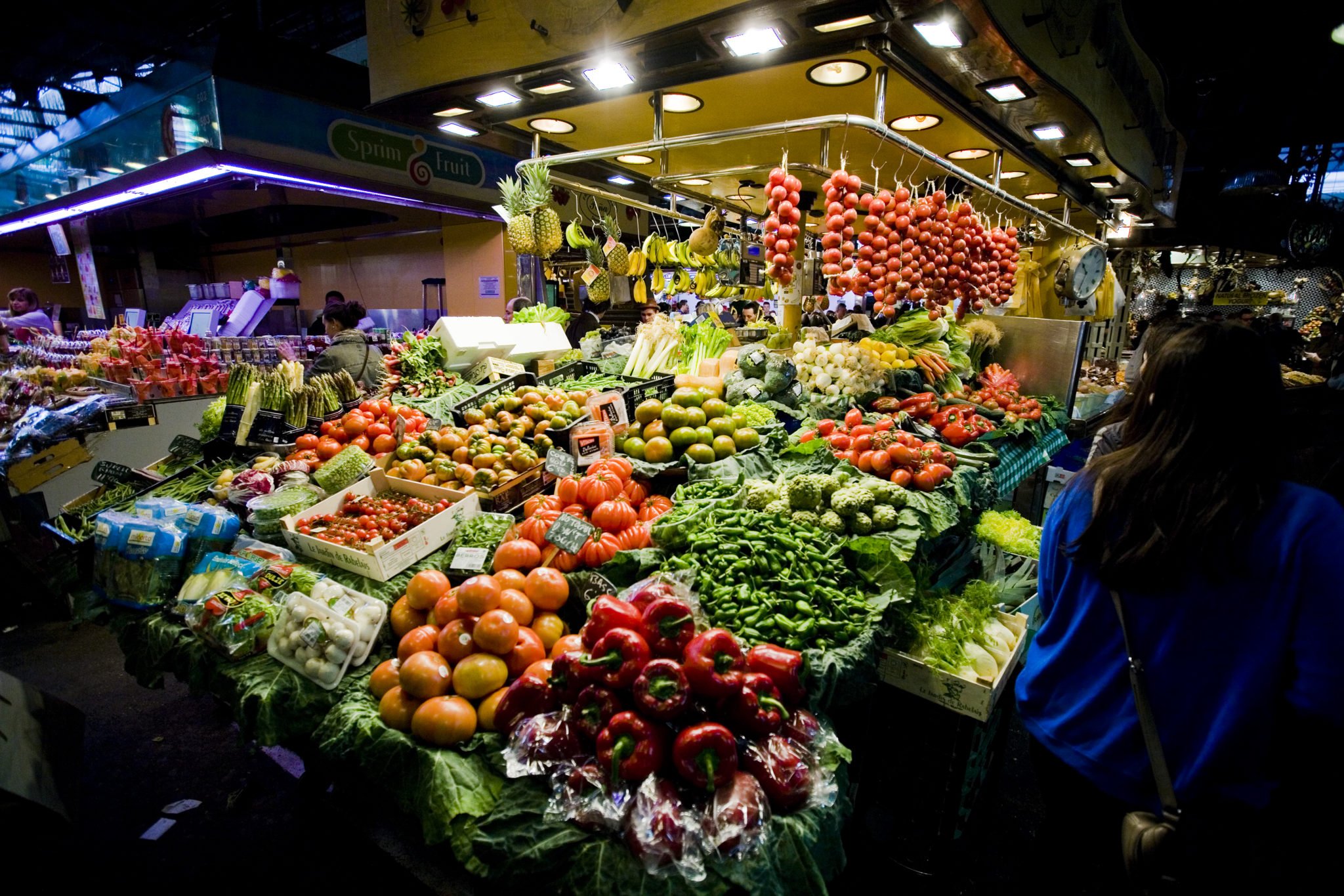 Продуктовые рынки петербурга. Овощи на рынке. Овощной прилавок. Овощной рынок. Рыночный прилавок.