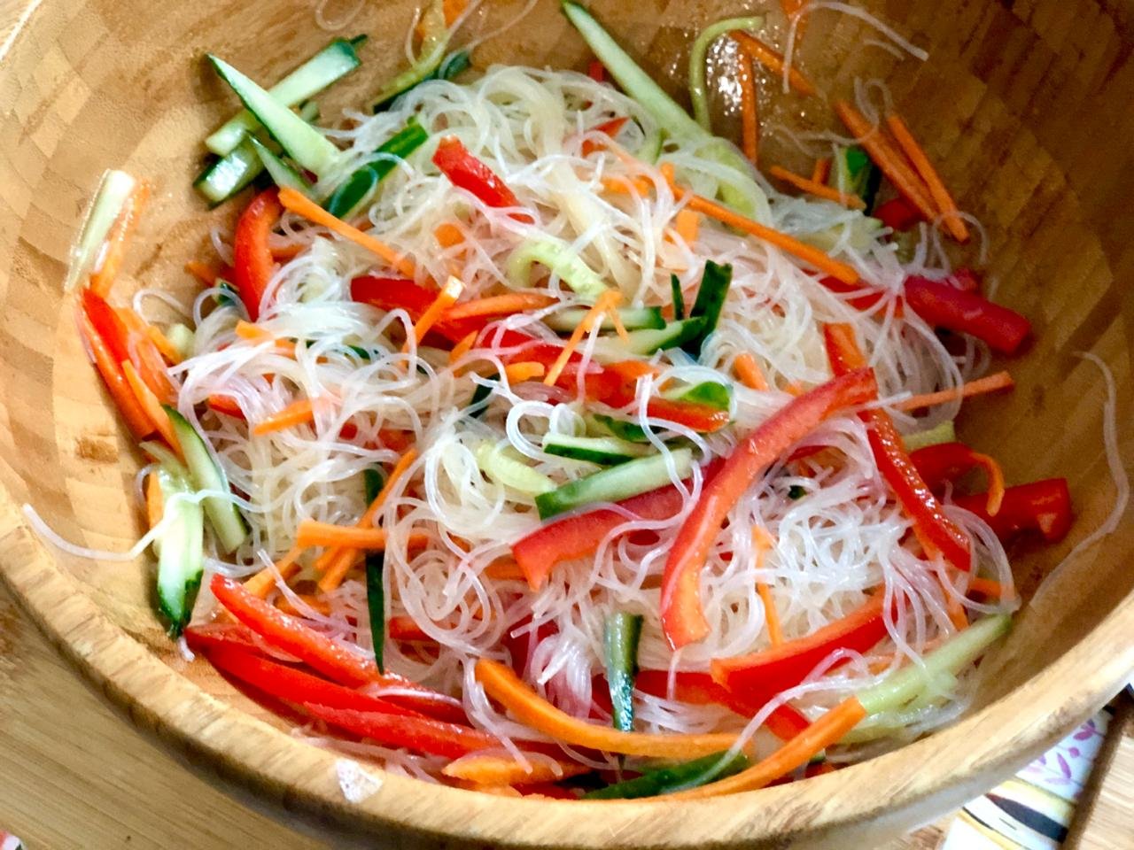 салат фунчоза с овощами фото