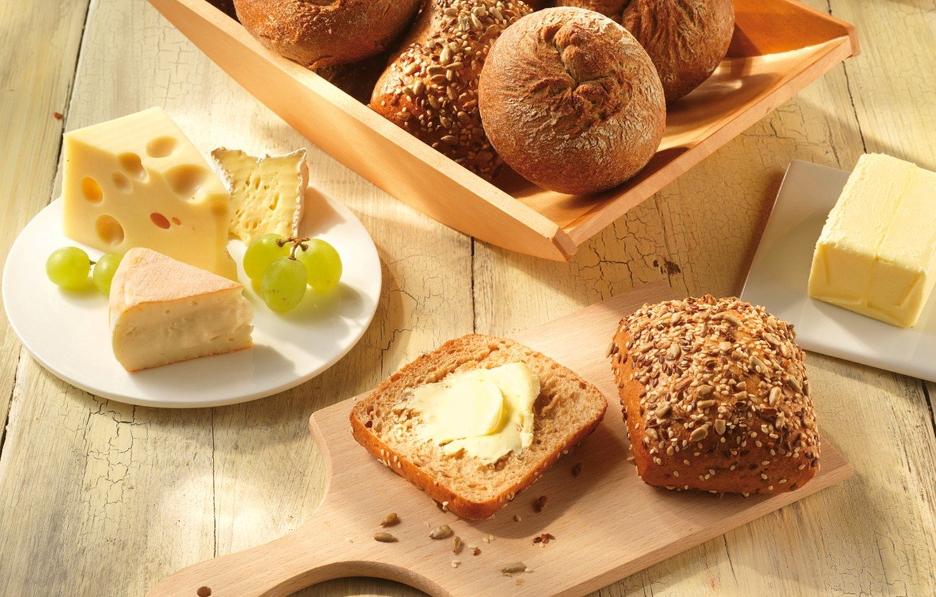 Хлеб с маслом можно есть. Выпечка. Булочки на завтрак. Выпечка хлеба. Хлеб с маслом и сыром.