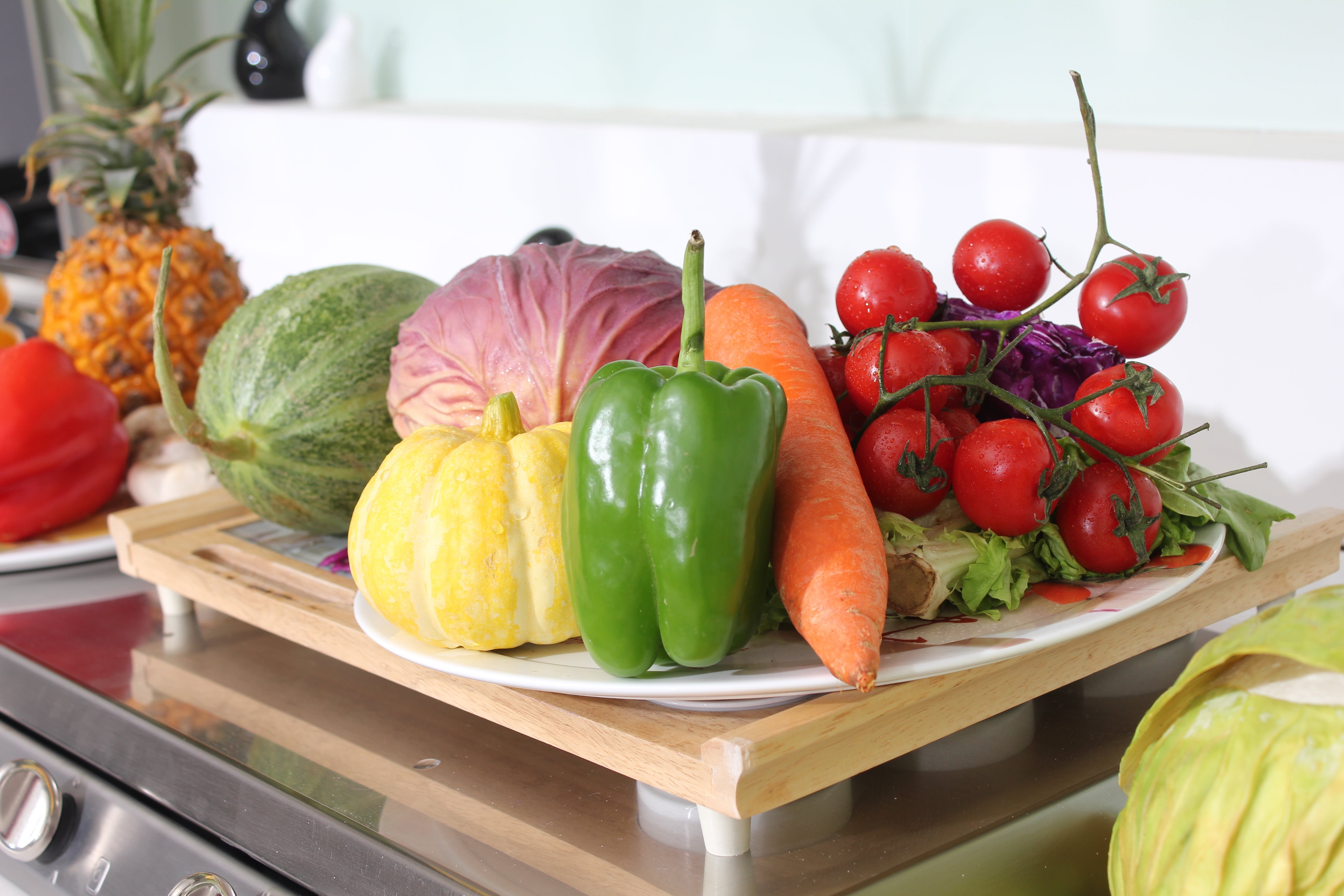 Овощи свежие на столе