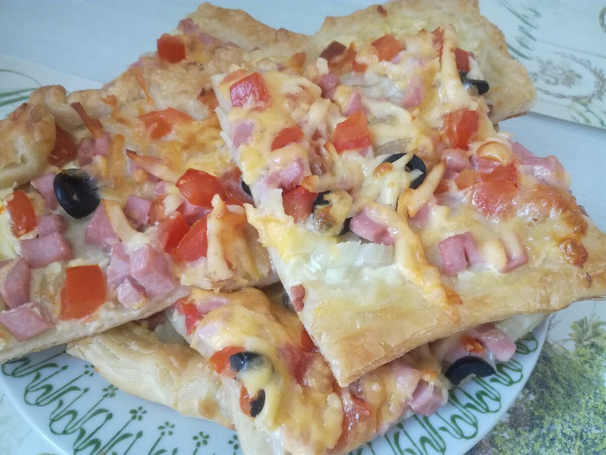 пицца из слоеного дрожжевого теста фото