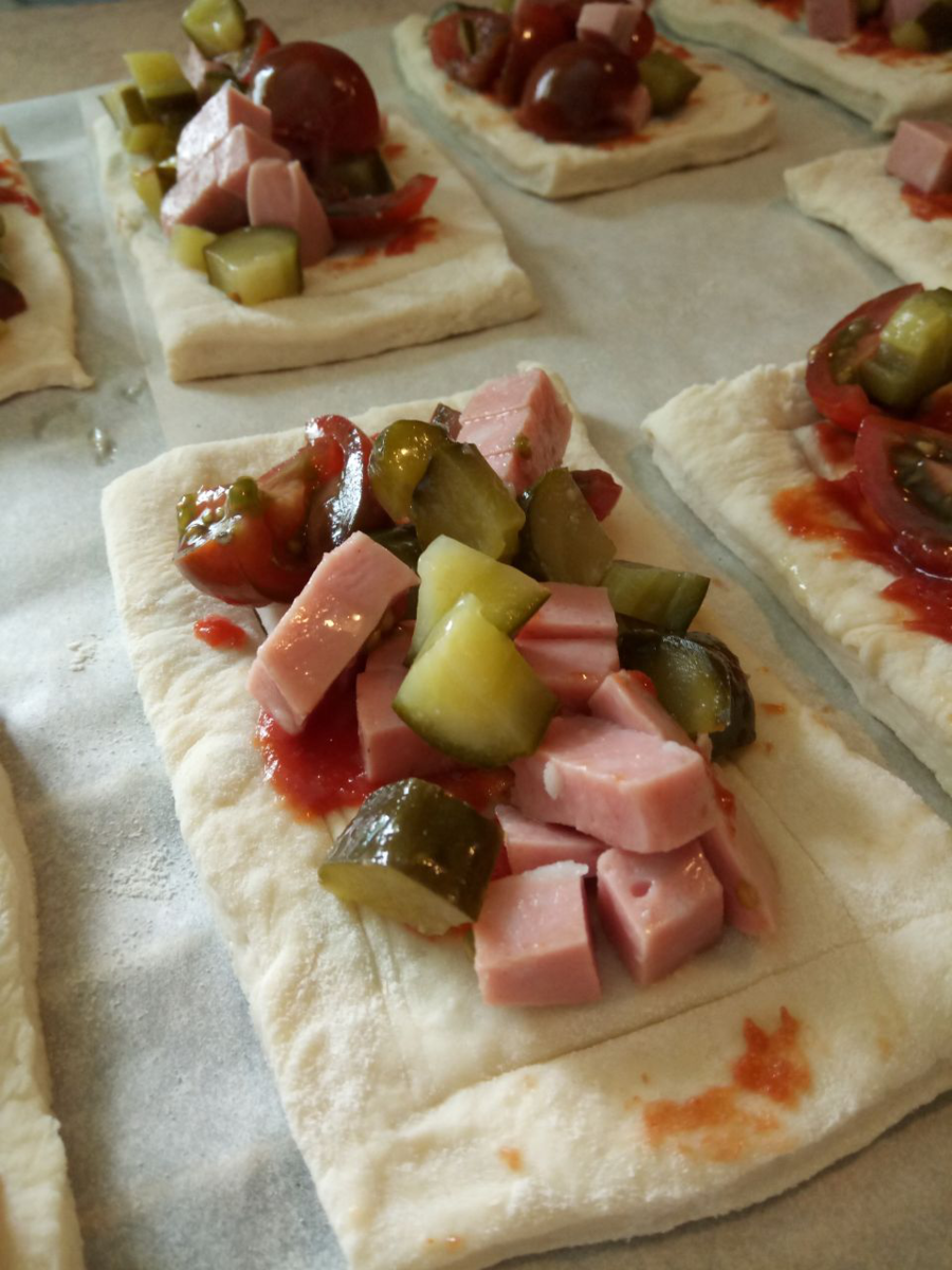 рецепт домашней пиццы на дрожжевом тесте в духовке с колбасой и сыром и помидорами фото 63