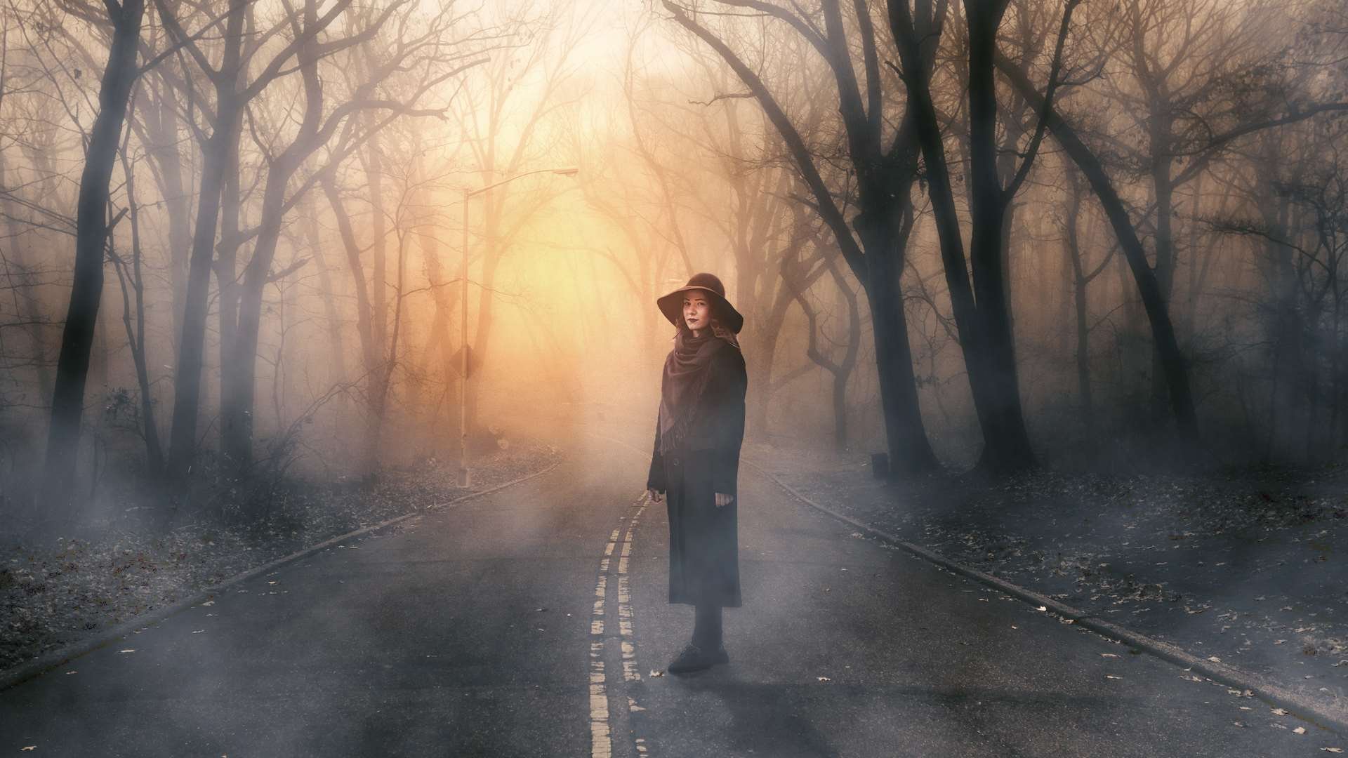 Одиноко гуляющий. Человек в тумане. Ушла в туман. Человек уходит вдаль. Уходящий в туман.