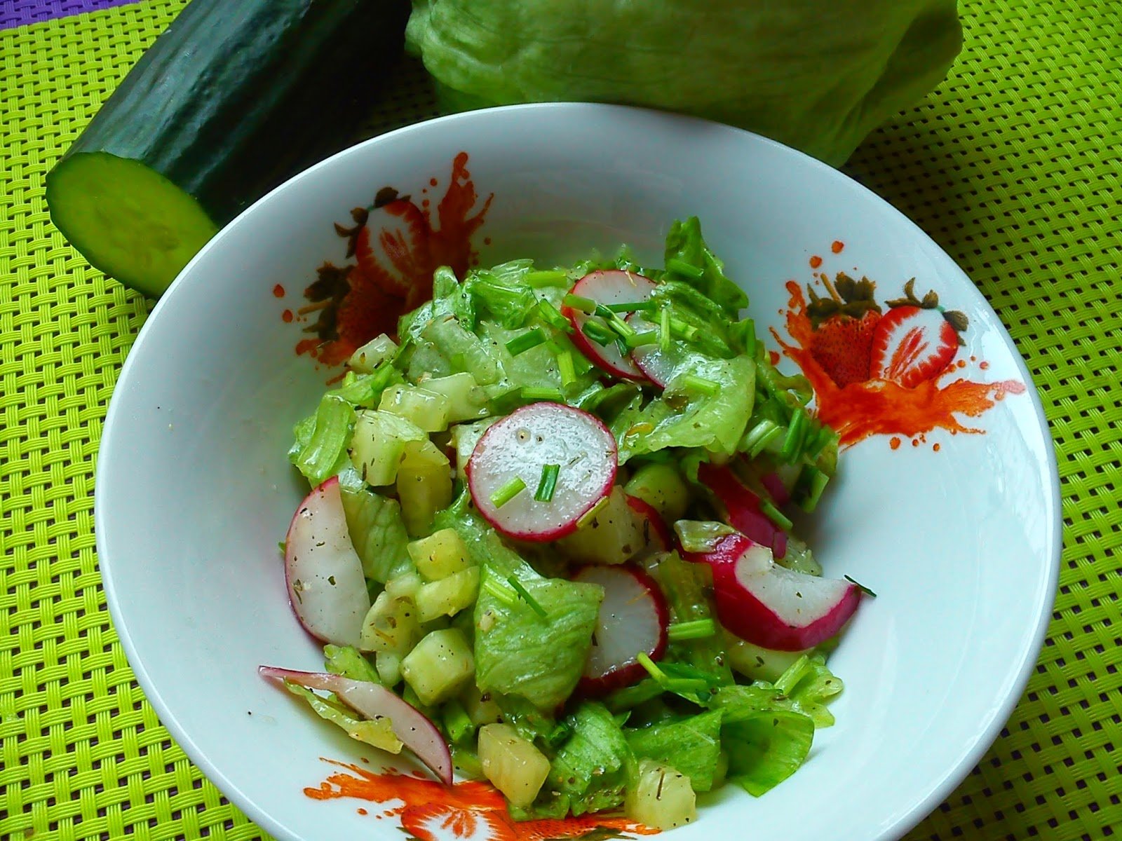 Овощи входящие в салат. Овощной салат. Свежий овощной салат. Салат овощной домашний. Тарелка с салатом.