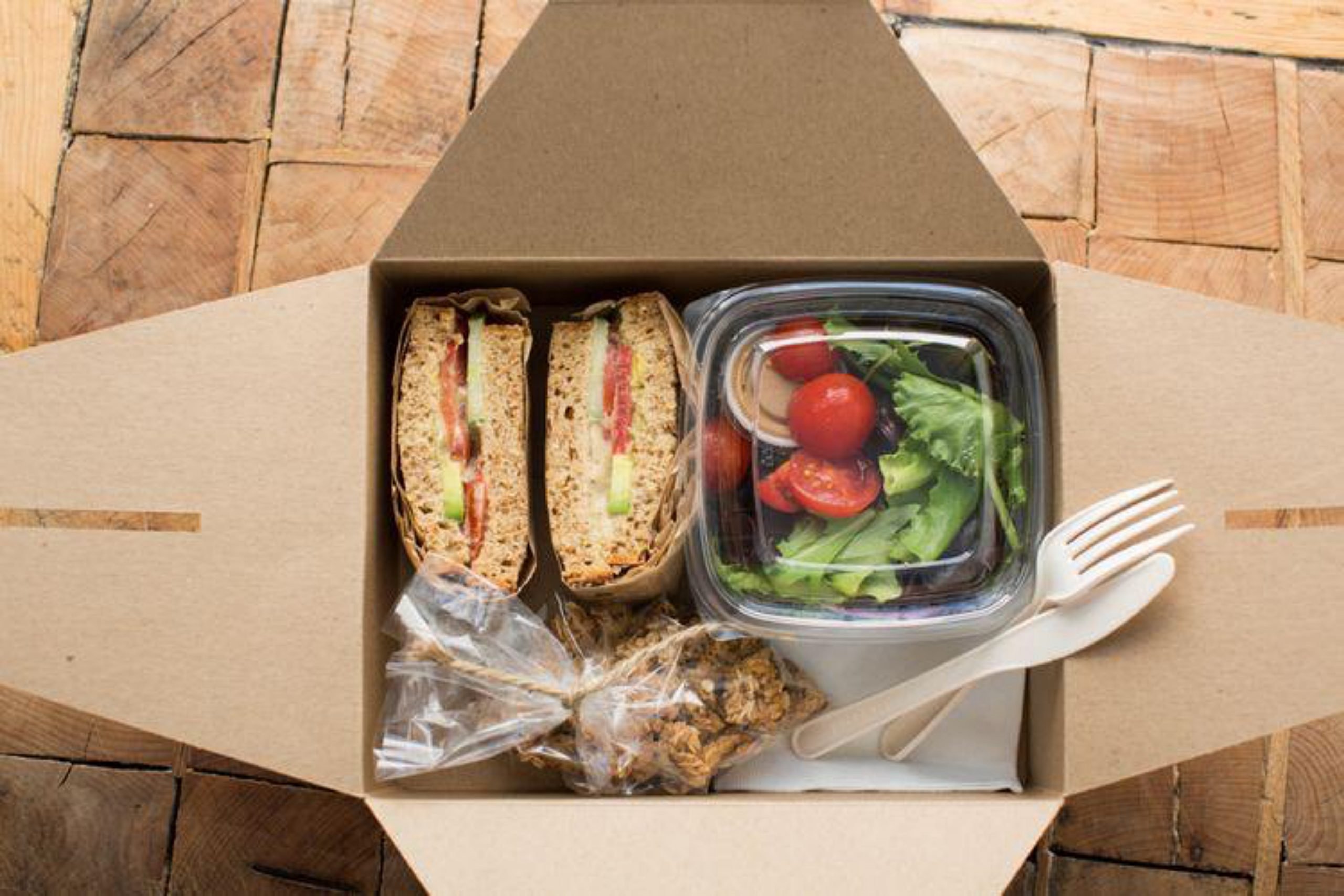 Упаковка питания. Еда на вынос. Комплексный обед в упаковке. Упаковка для бизнес ланчей. Ланч бокс отель.