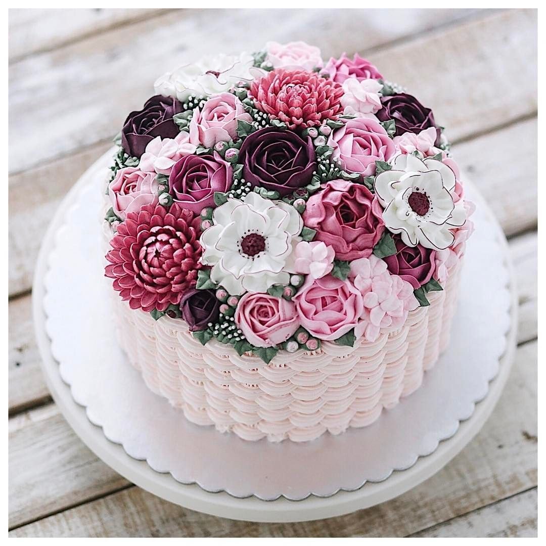 Фото кремовых тортов. Торт с цветами. Красивые кремовые торты. Украшение торта кремовыми цветами. Красивые торты с цветами.