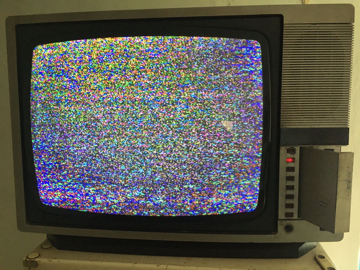 Телевизор ошибка видео. Старый телевизор. Экран телевизора. Икран тиливизара. Сломанный телевизор.