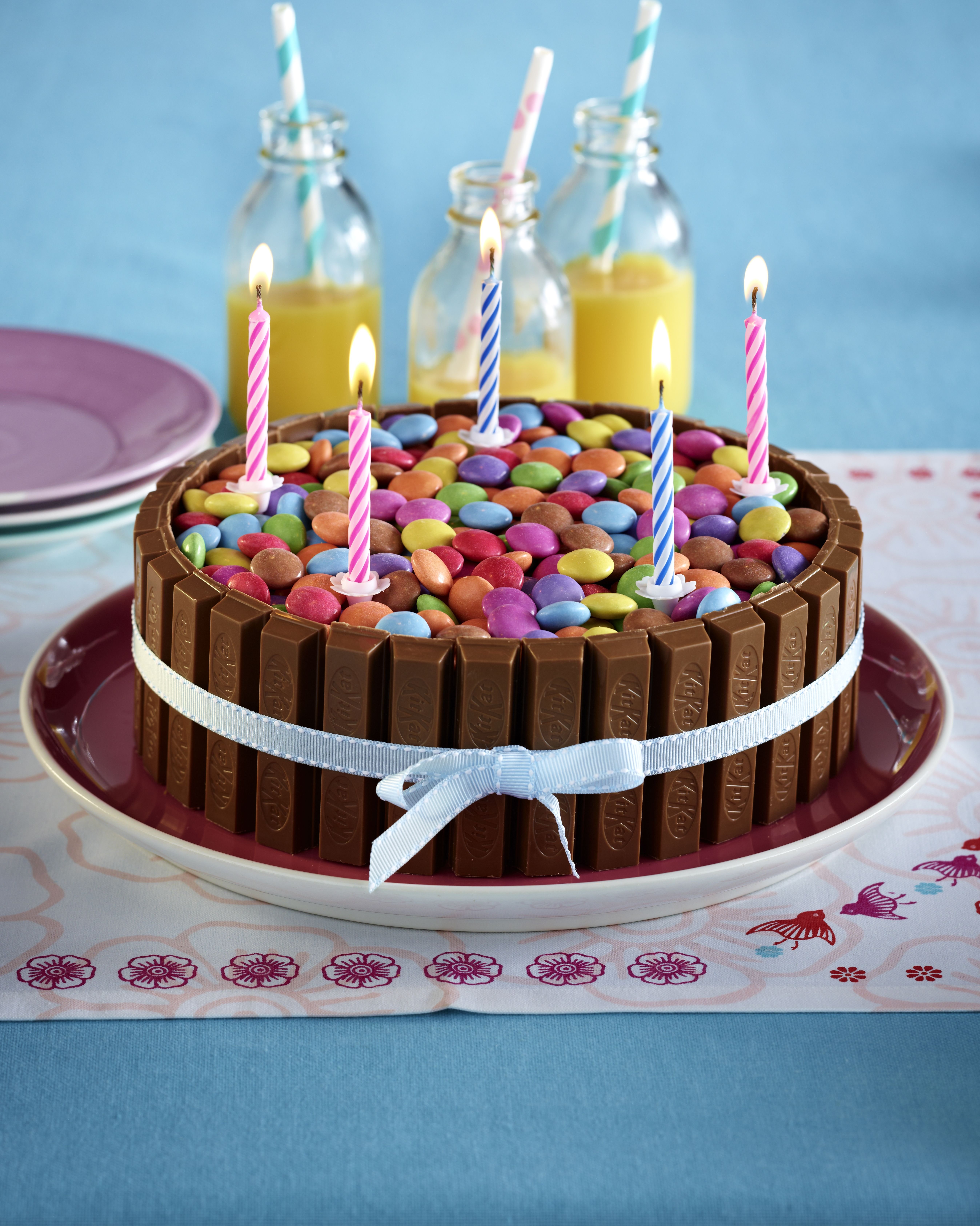 Торт самостоятельно приготовить. Украшение тортов для детей. Идеи украшения торта. Украшение домашнего торта. Украшение торта ребенку на день рождения.