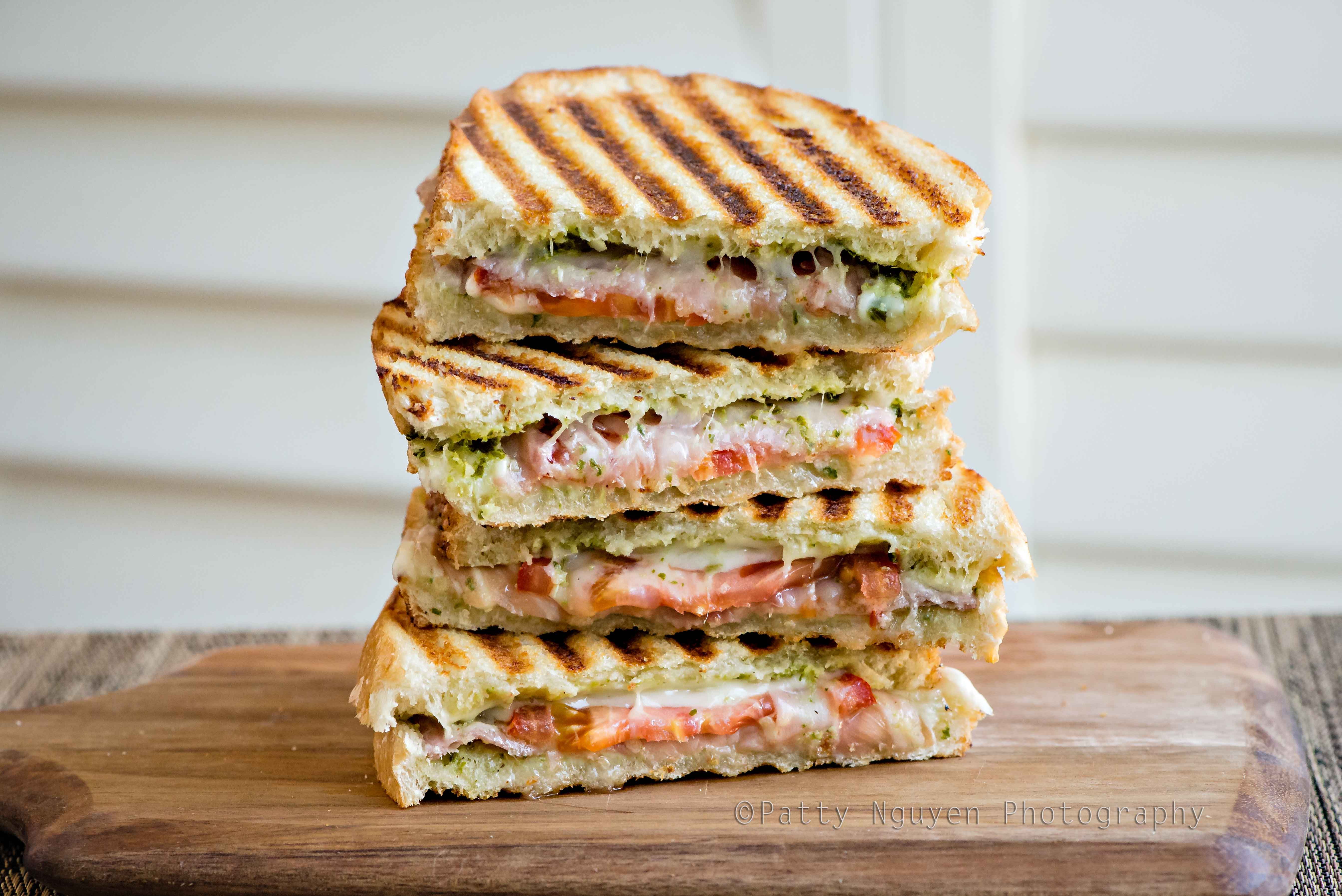 Рецепты сэндвичей на гриле. Панини итальянский сэндвич. Panini сэндвич. Панини чиабатта. Итальянские бутерброды Панини.