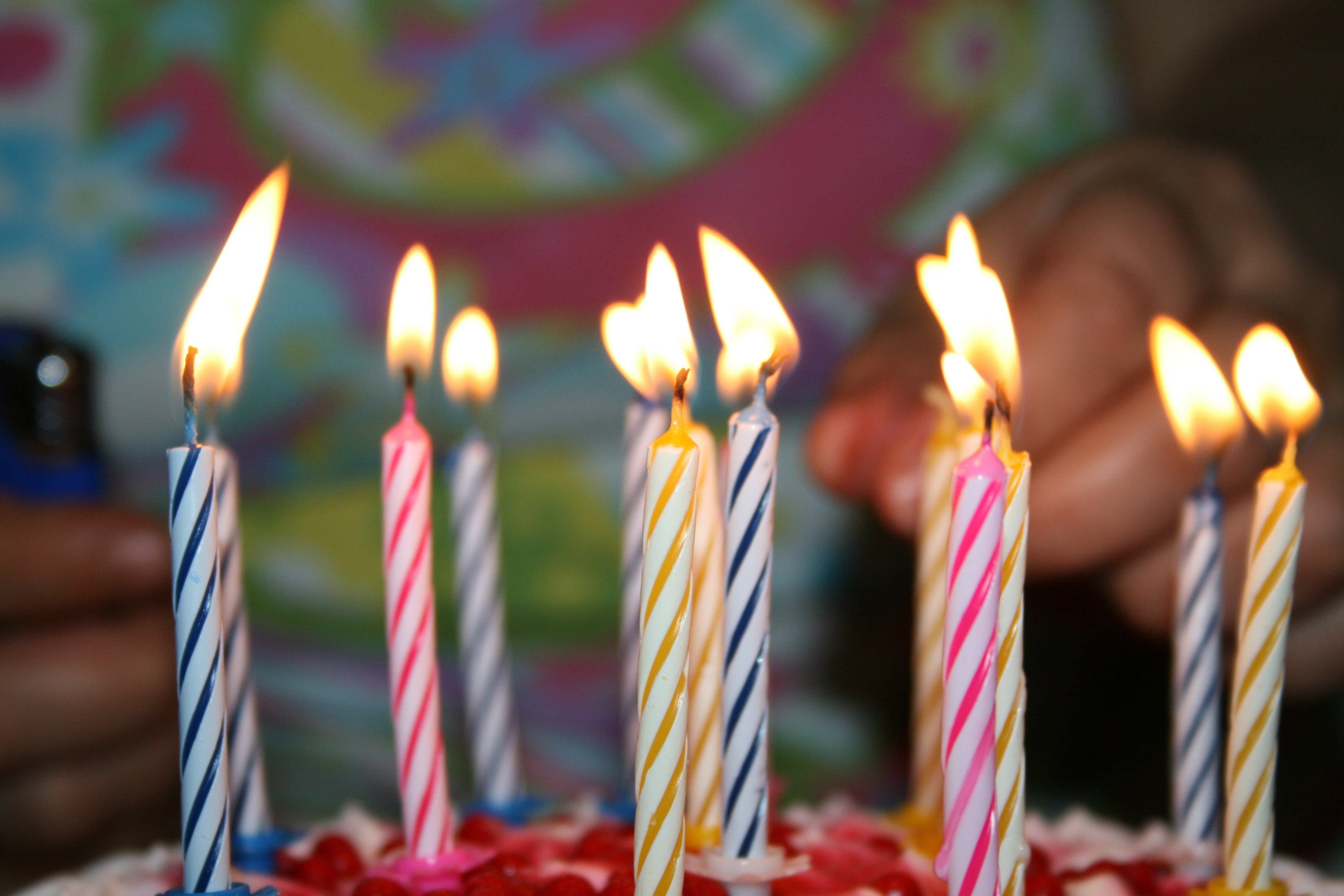 Торт 5 свечей. Свечи для торта. Торт со свечками. Свечки на день рождения. Свеча с днем рождения.