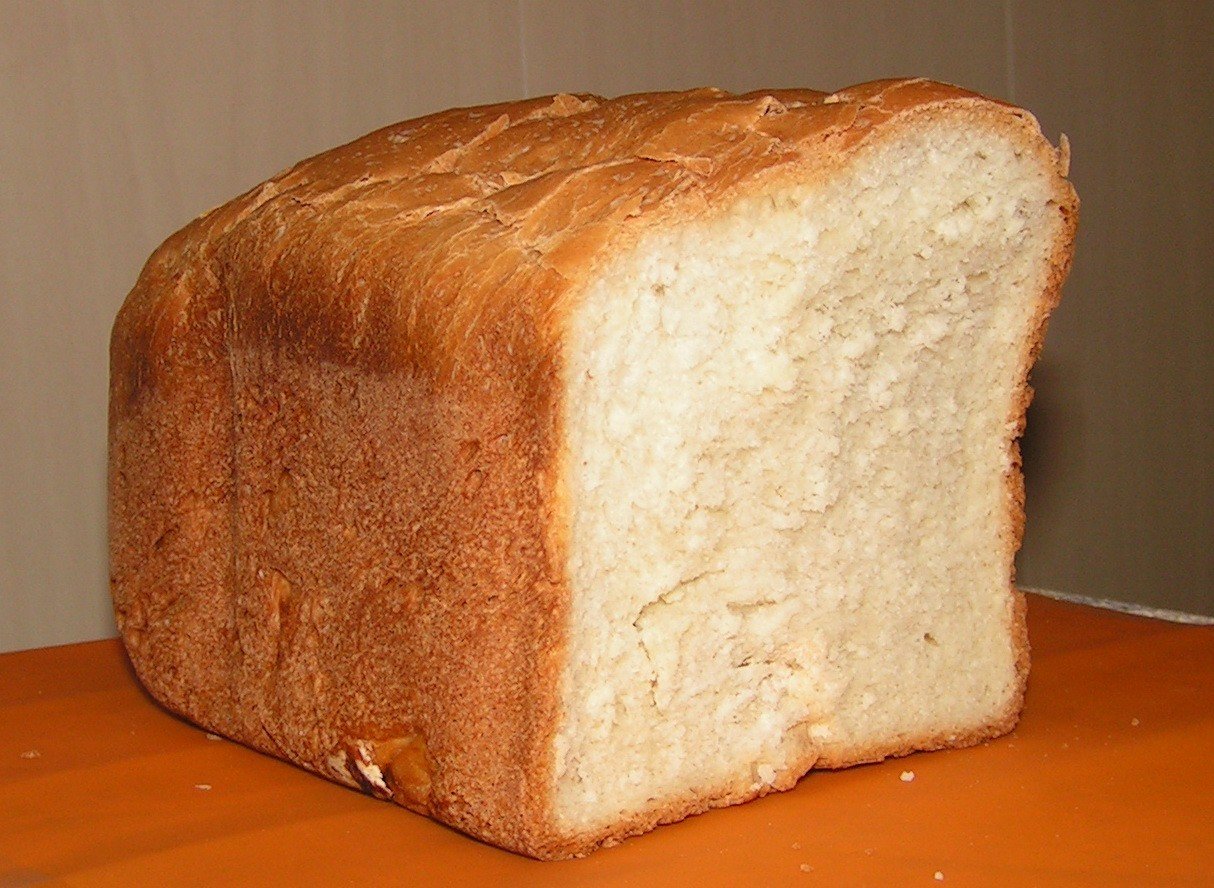 Почему у хлеба корочка. Корочка хлеба. Белый хлеб фото. Хлебная корка. Черствый хлеб.