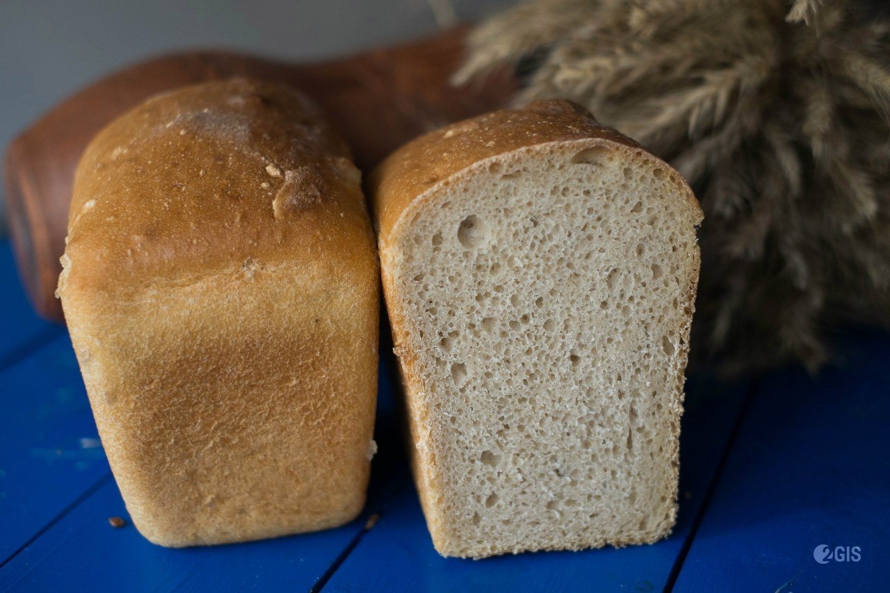 Черный хлеб сахар. Хлеб пшеничный бездрожжевой. Хлеб пшеничный 1с БХК. Пшеничный хлеб фермерский бездрожжевой. Хлеб белый бездрожжевой.