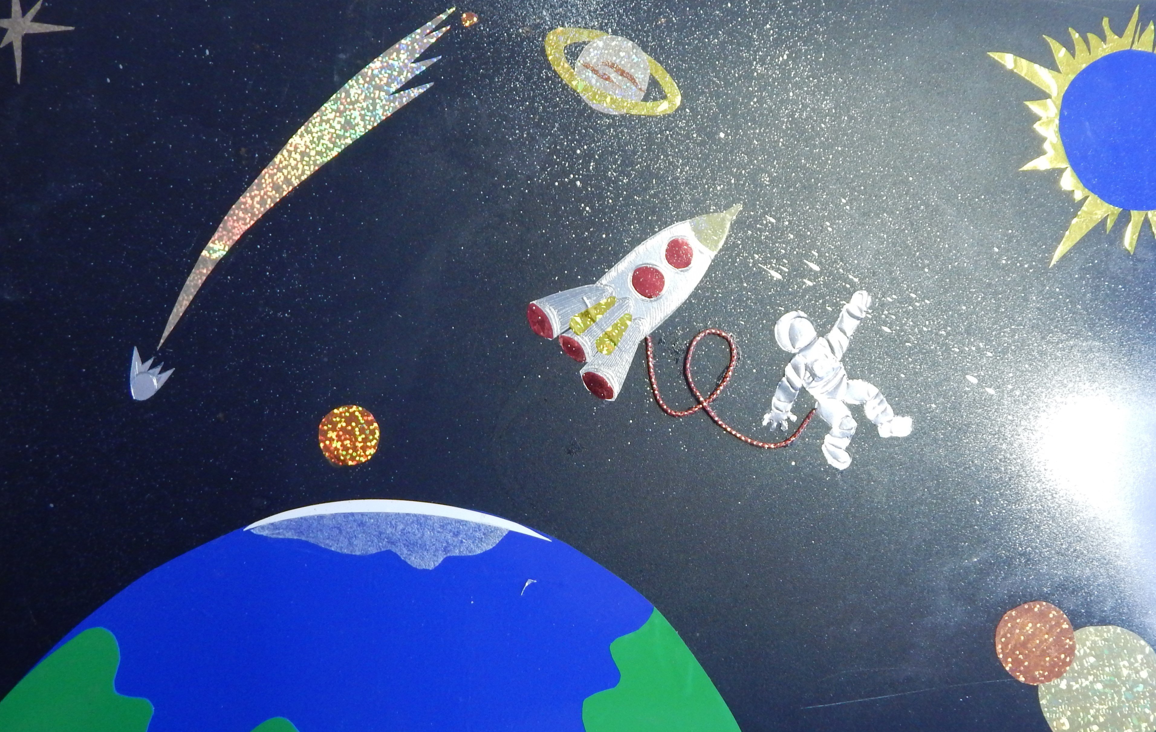 Аппликация звездное небо. Поделки на тему космос. Аппликация космонавтика. Аппликация космос для детей. Поделки на космическую тему.