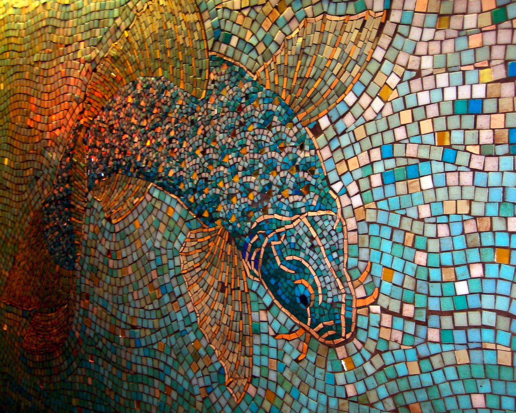 Мозаику ютуб. Мозаика "Золотая рыбка". Мозаика смальта Модерн. Мозаичное панно на стену. Красивые мозаичные панно.