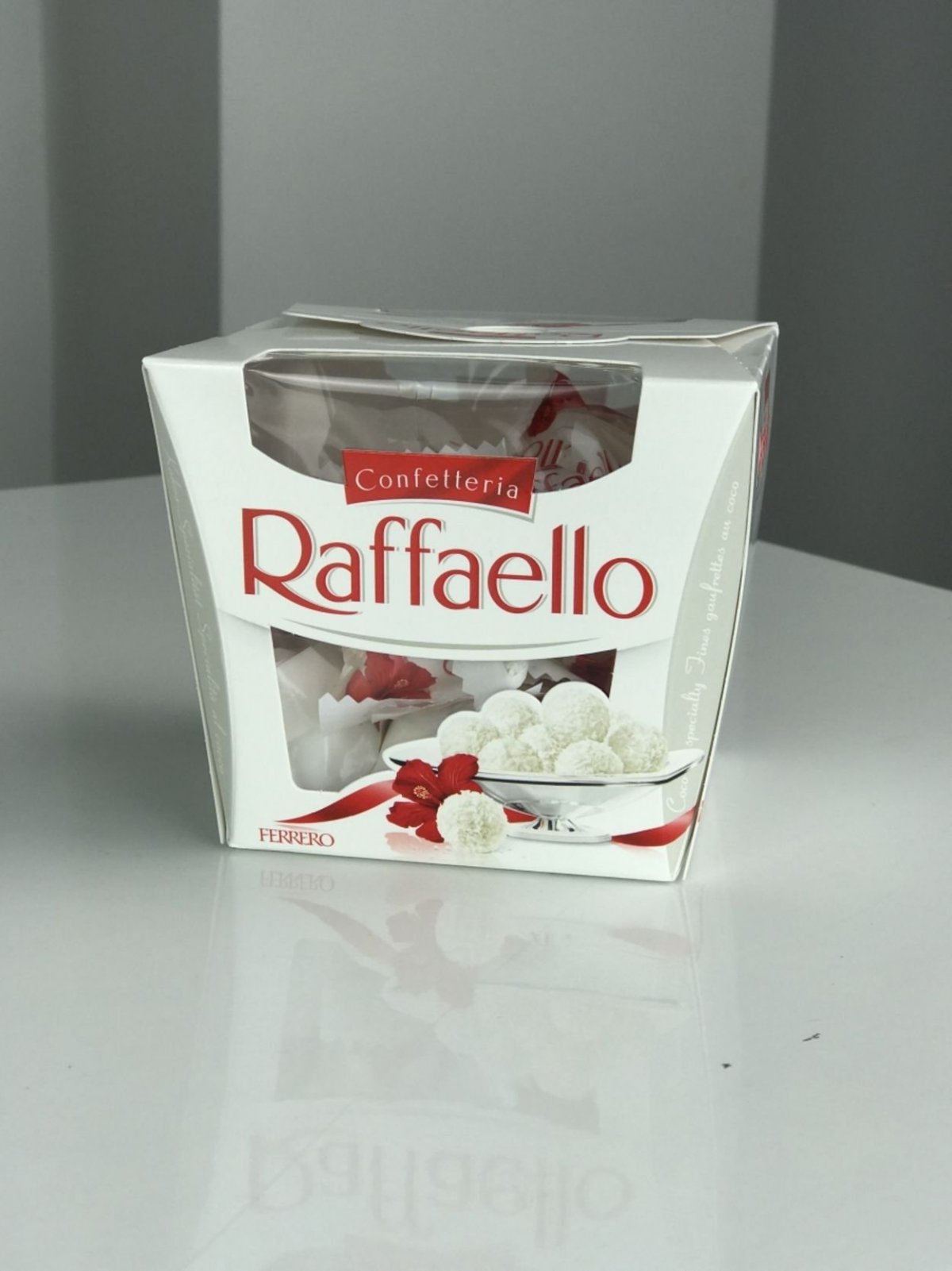 Сколько гр в рафаэлло. Рафаэлло конфеты 150 гр. Конфеты Raffaello 200 гр. Рафаэлло конфеты большая коробка. Конфеты Раффаэлло т9 90 г коробка.