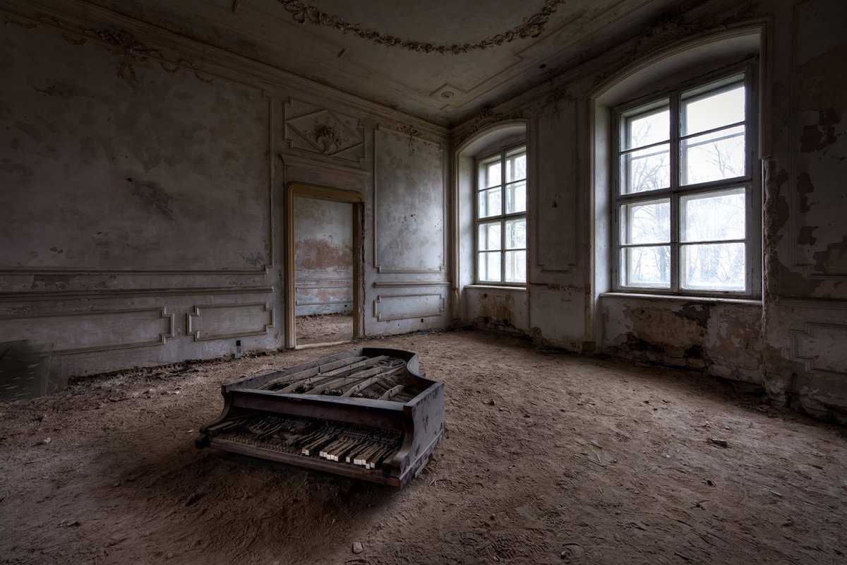 Разрушенная комната. Заброшенная комната. Заброшенный дом внутри. Пустая заброшенная комната. Старая заброшенная комната.