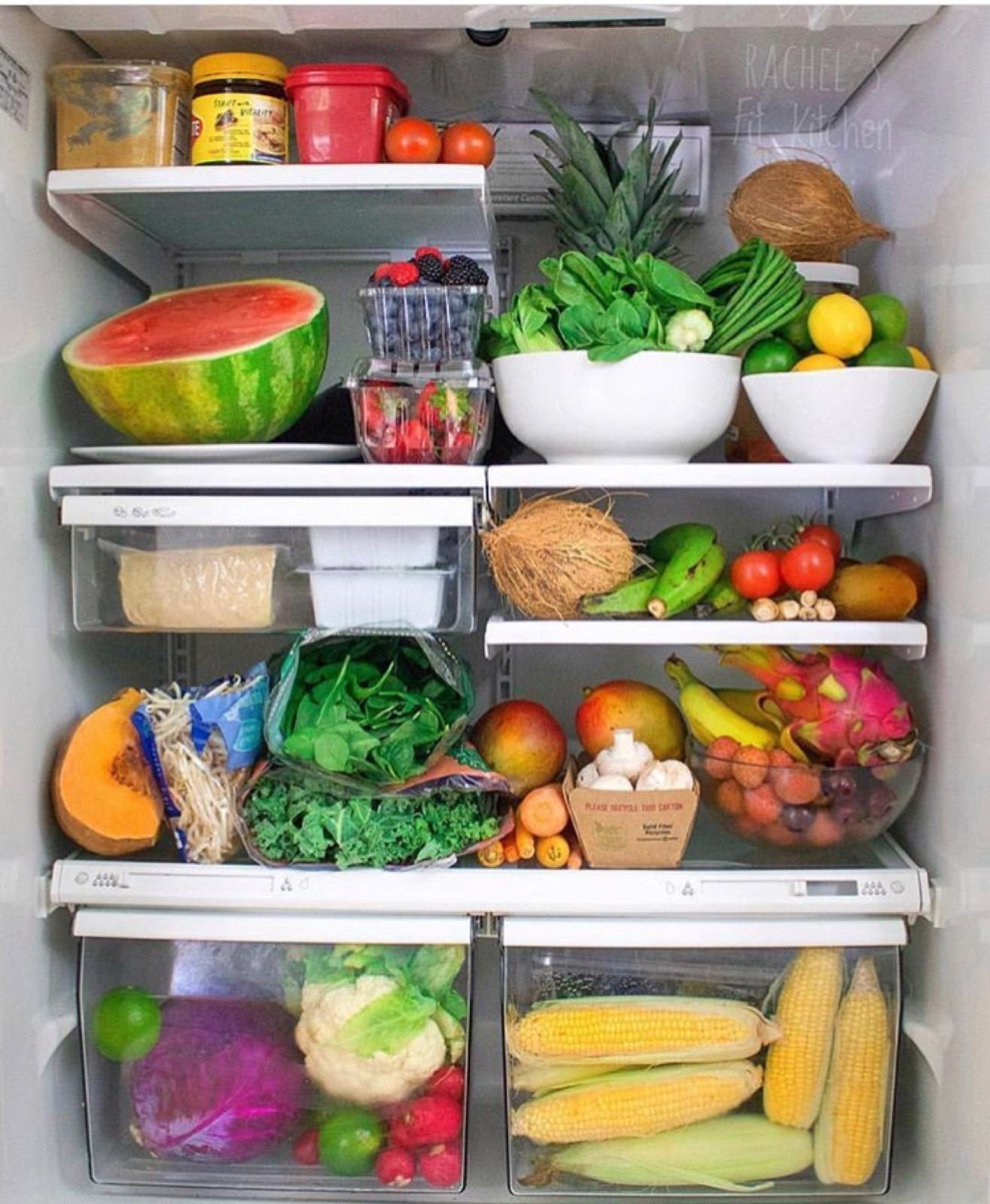 Какой продукт есть в холодильнике. Холодильник с продуктами. Холодильник с едой. Проддуктыв холодильнике. Холодильник для овощей.